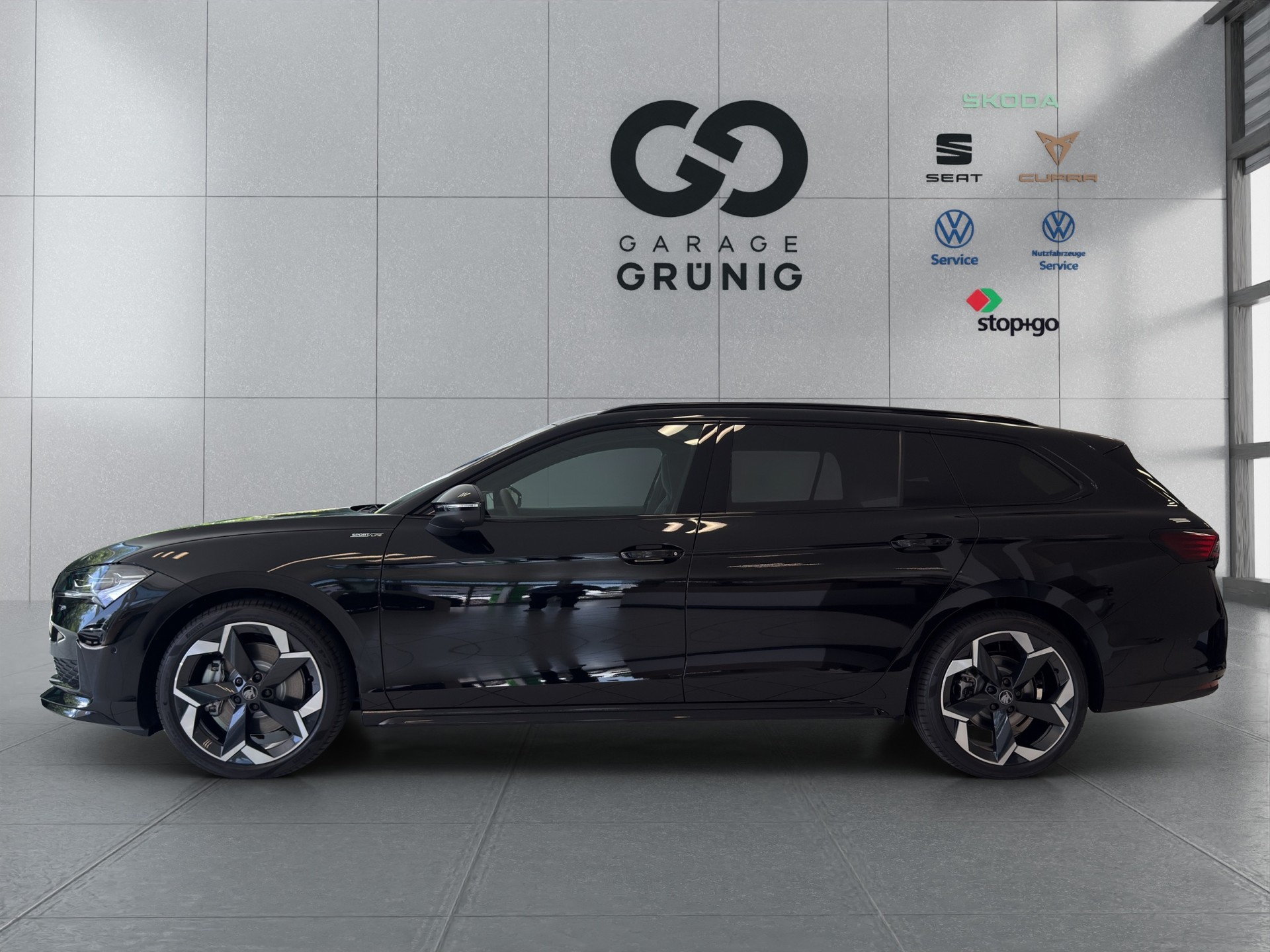 SKODA Superb Combi 2.0 TDi Sportline 4x4 DSG-image-2