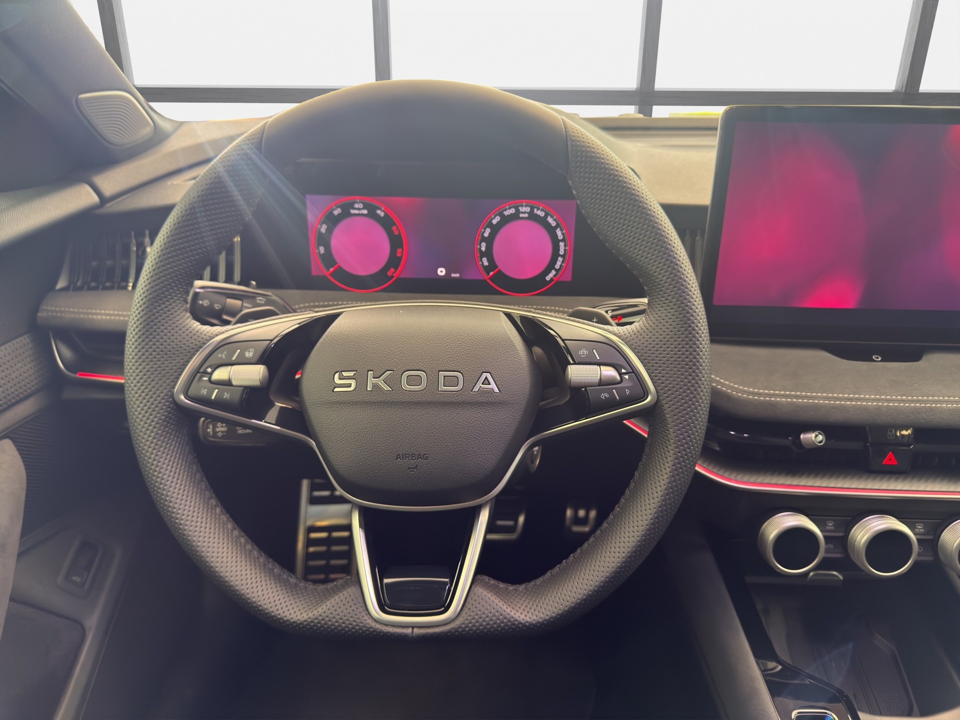 SKODA Superb Combi 2.0 TDi Sportline 4x4 DSG-image-8