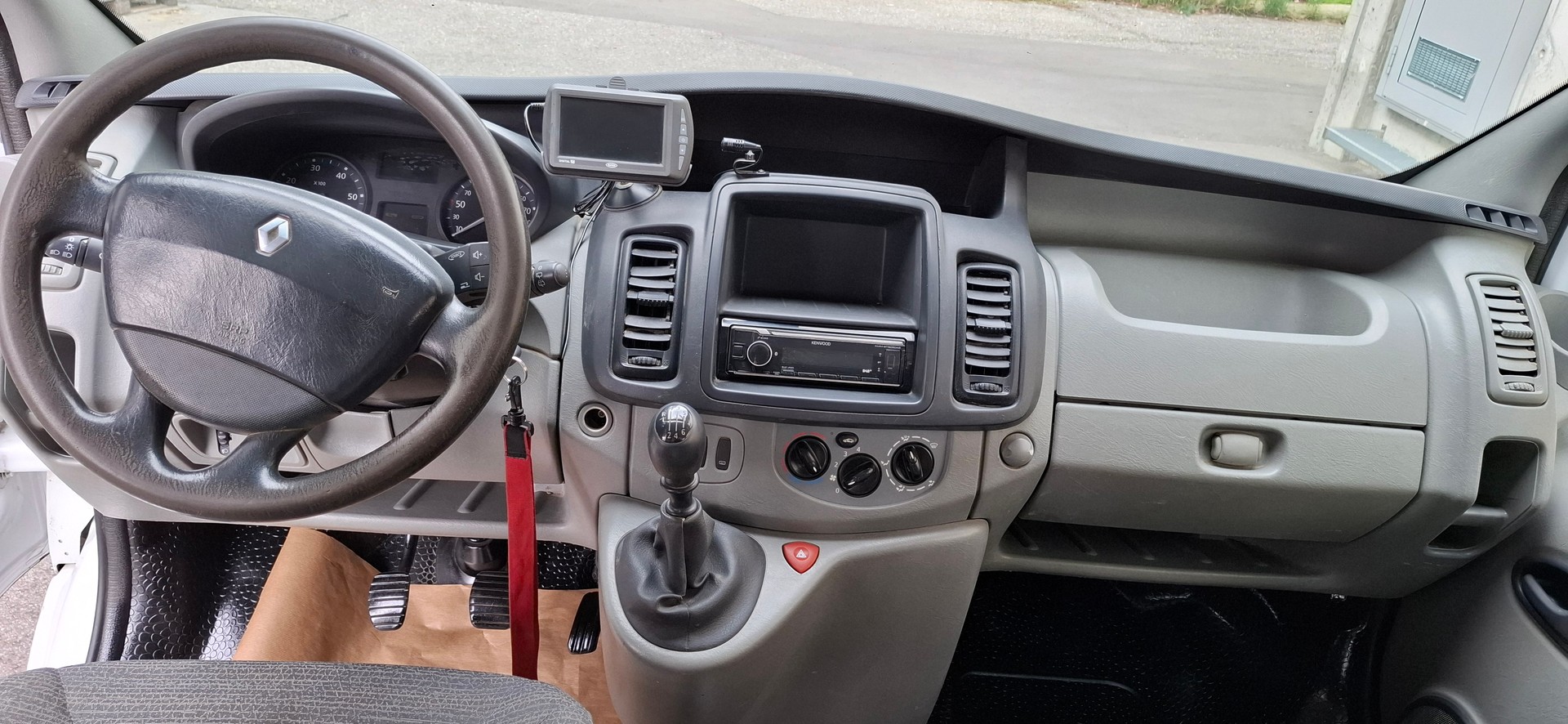 RENAULT Trafic 2.0i 2.9t L1H1-image-10