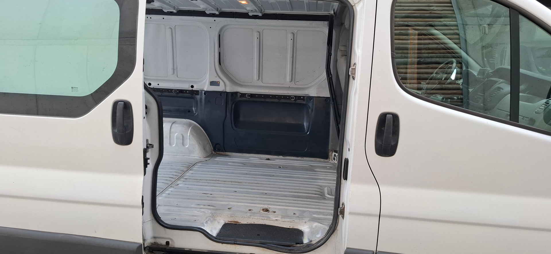 RENAULT Trafic 2.0i 2.9t L1H1-image-7