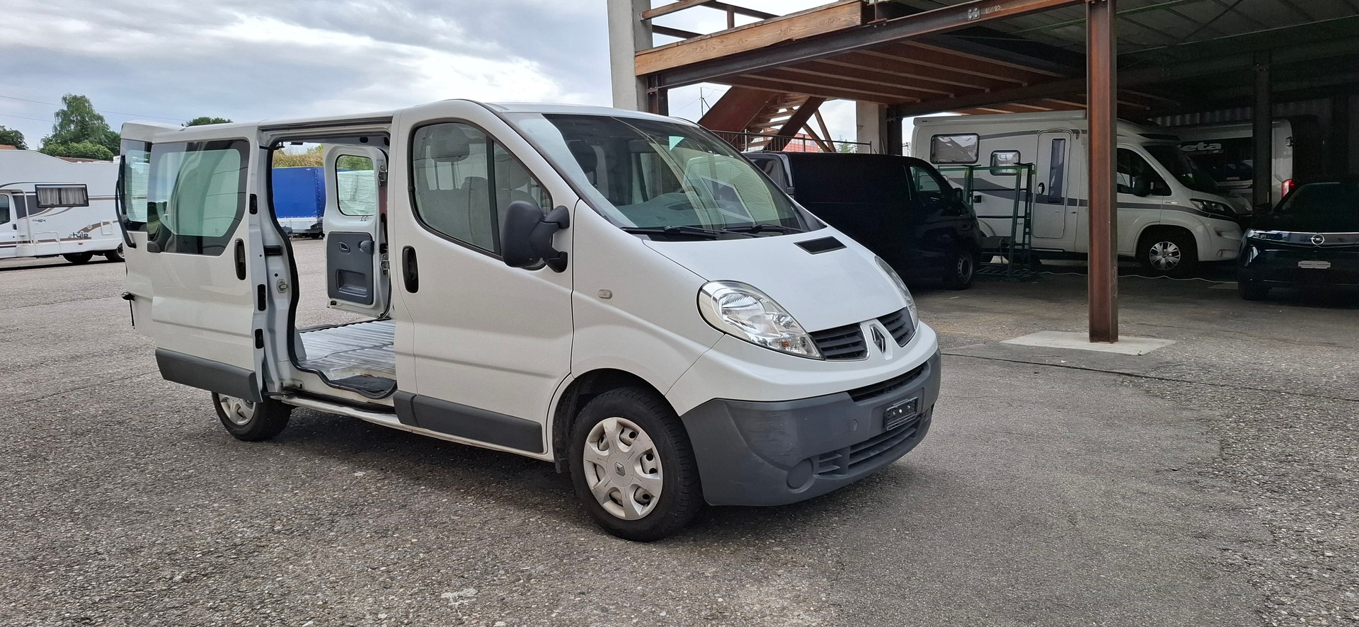 RENAULT Trafic 2.0i 2.9t L1H1-image-1