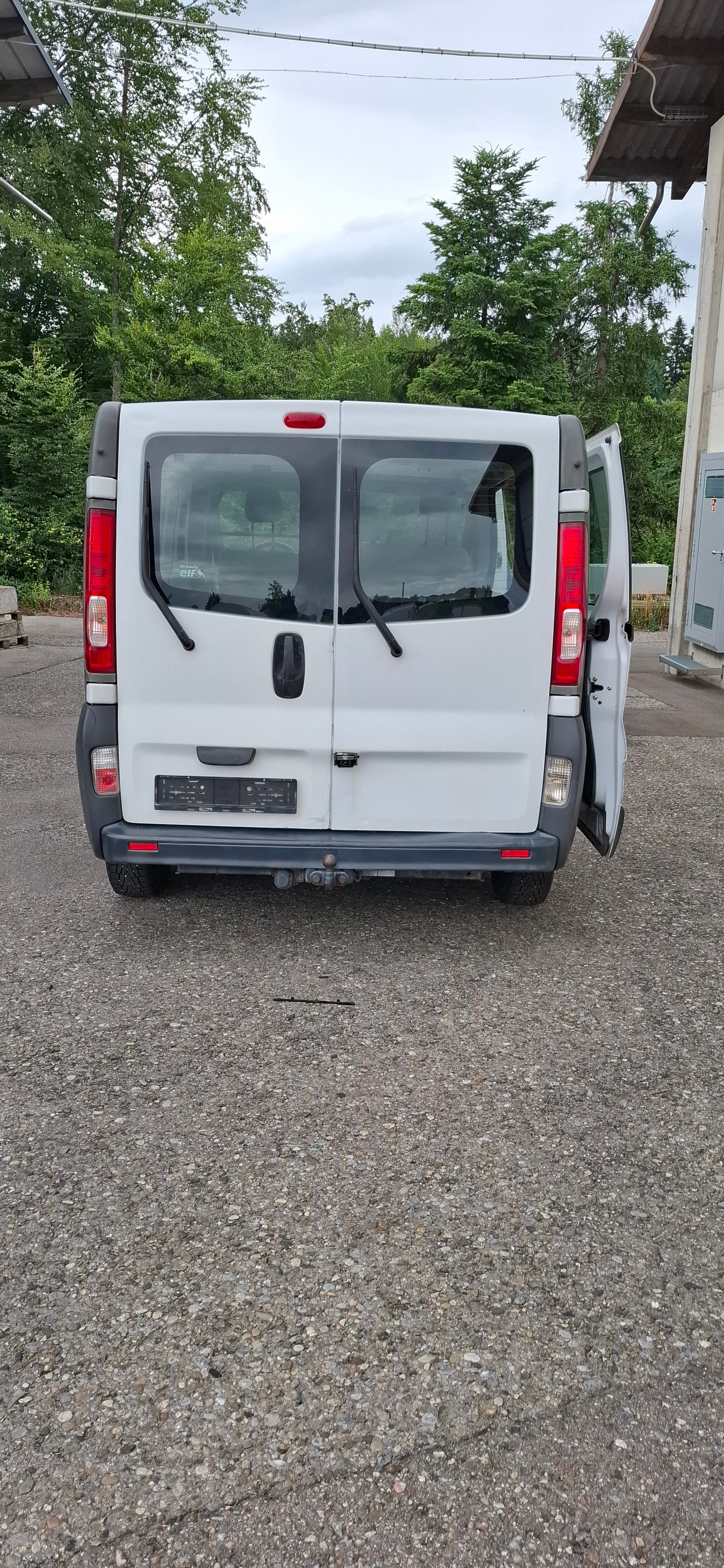 RENAULT Trafic 2.0i 2.9t L1H1-image-3