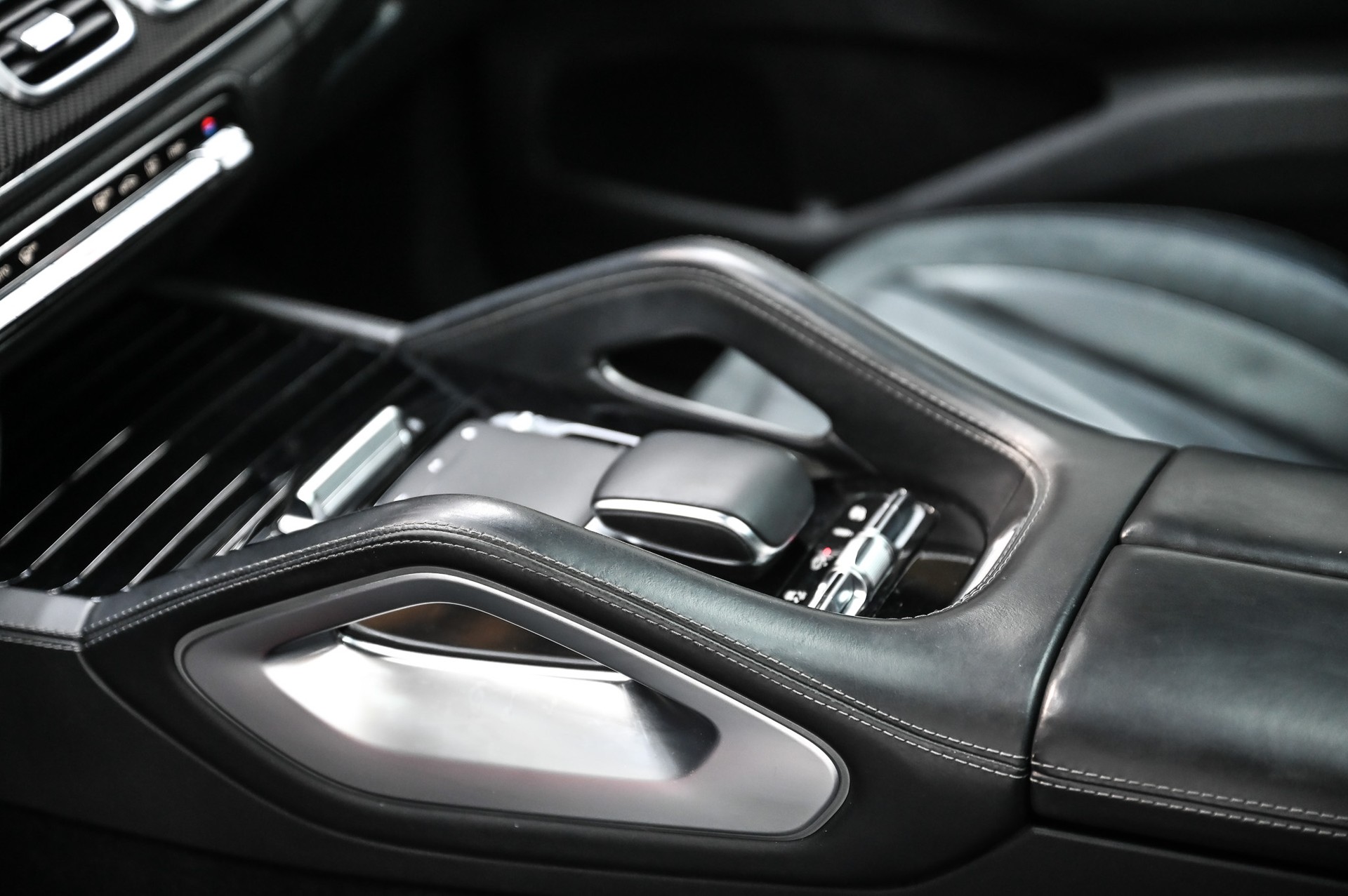 MERCEDES-BENZ GLE 63 S AMG 4matic+ Coupé-image-33