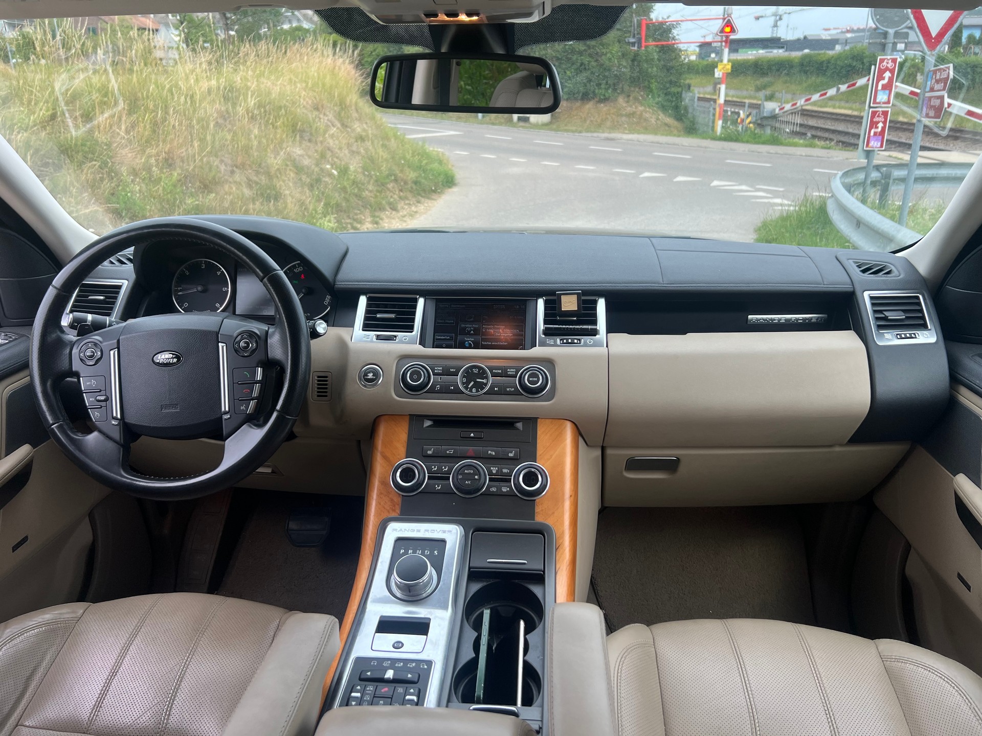 LAND ROVER Range Rover Sport 3.0 TDV6 SE Automatic-image-9