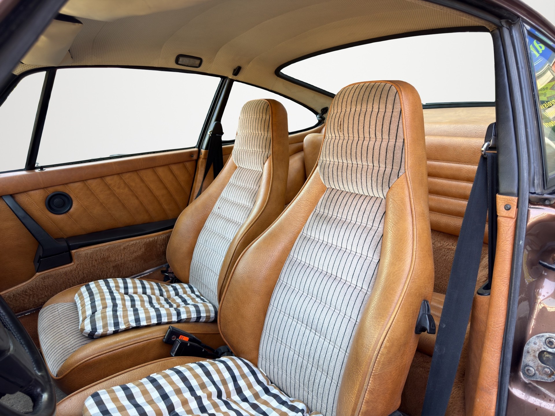 PORSCHE 911 Carrera 3.0-image-9