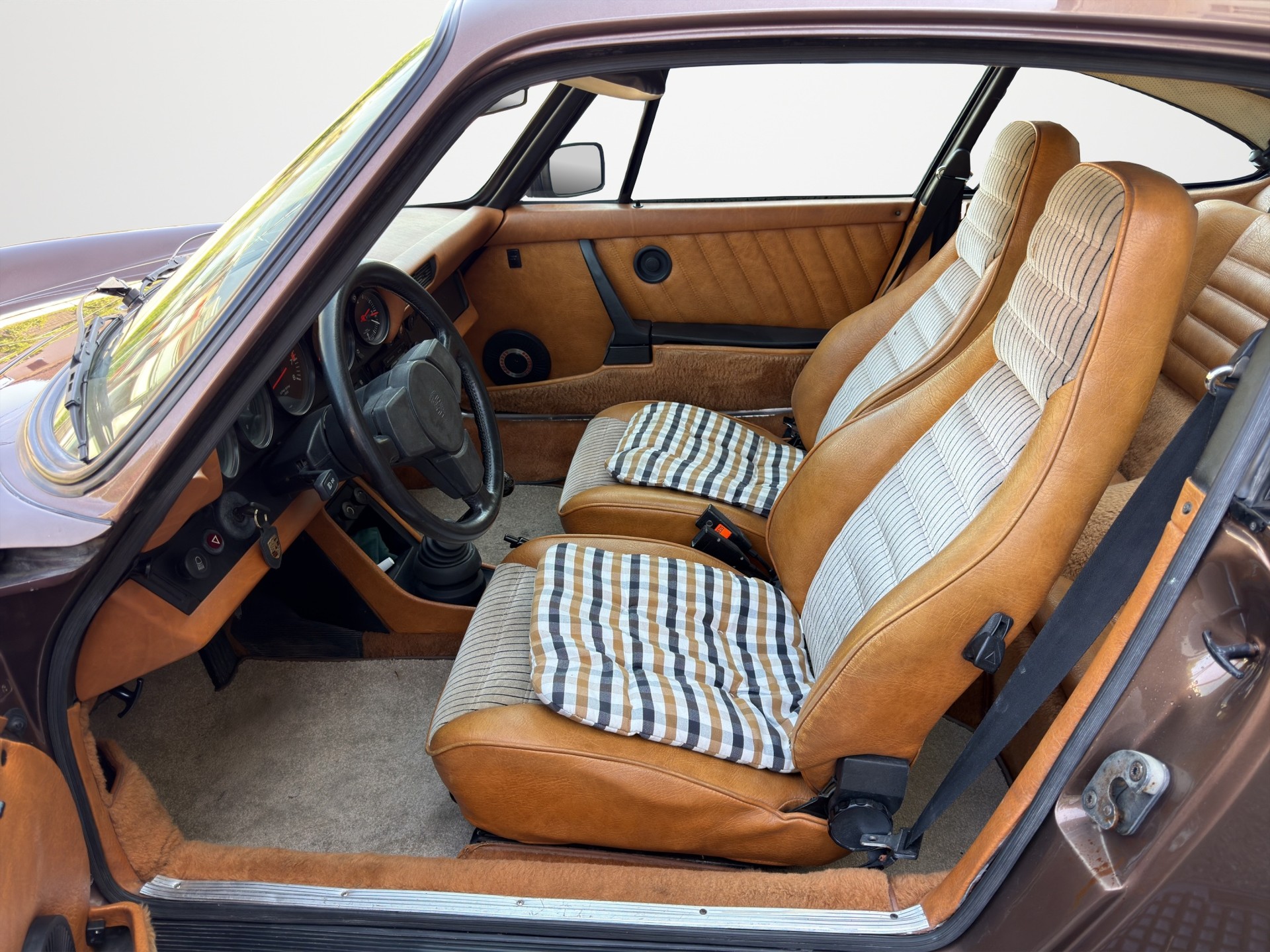PORSCHE 911 Carrera 3.0-image-10