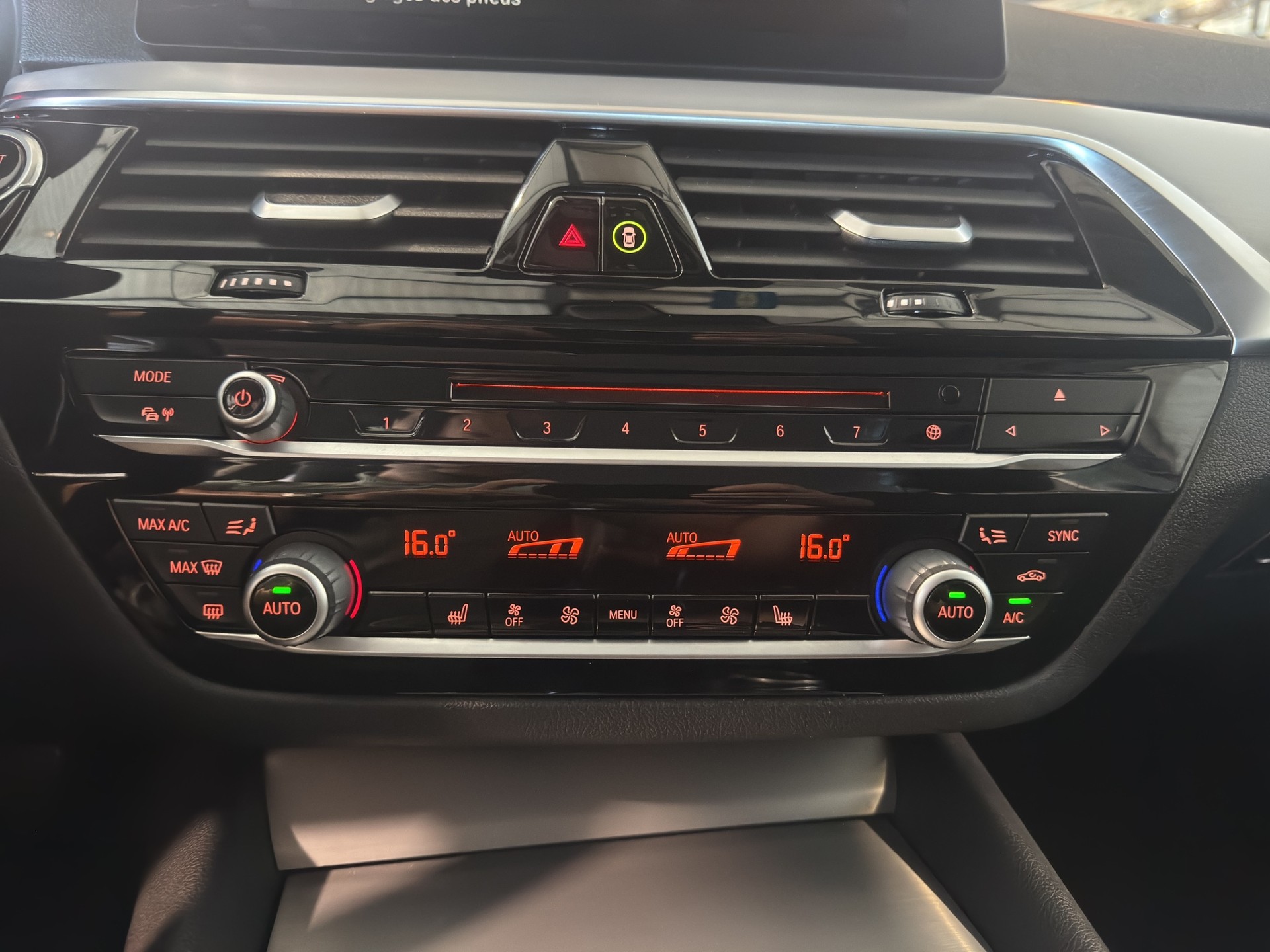 BMW 530d xDrive Touring Sport Line Steptronic-image-14
