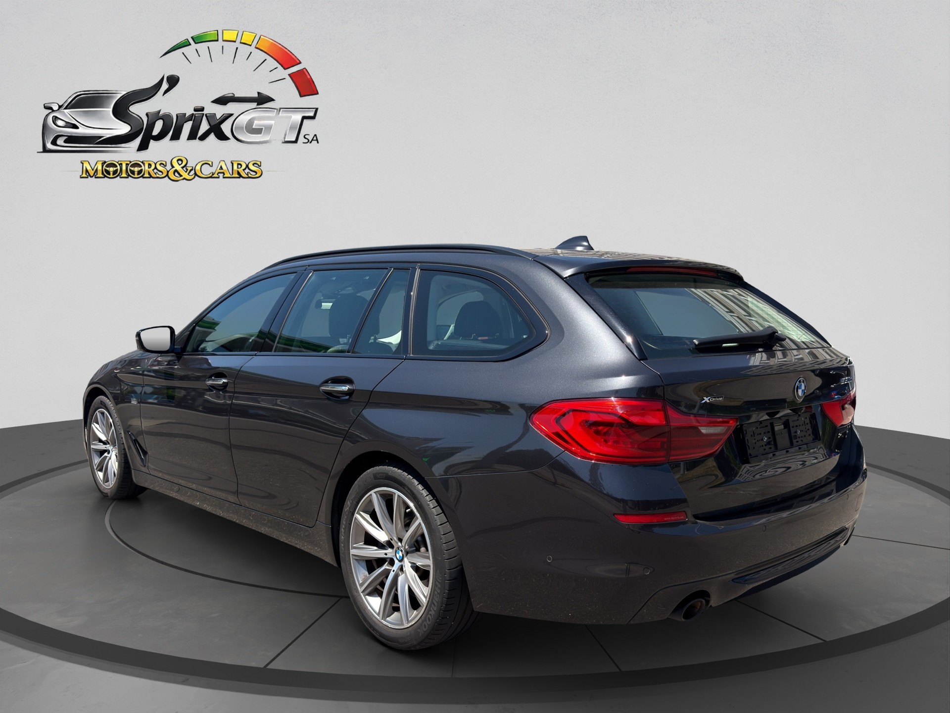 BMW 530d xDrive Touring Sport Line Steptronic-image-3