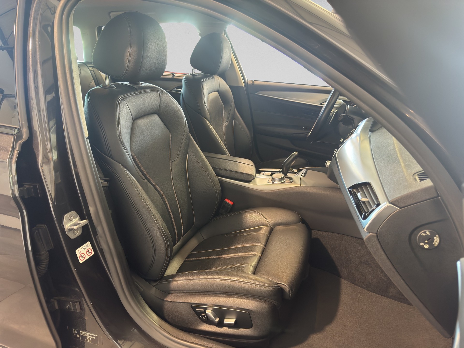 BMW 530d xDrive Touring Sport Line Steptronic-image-15