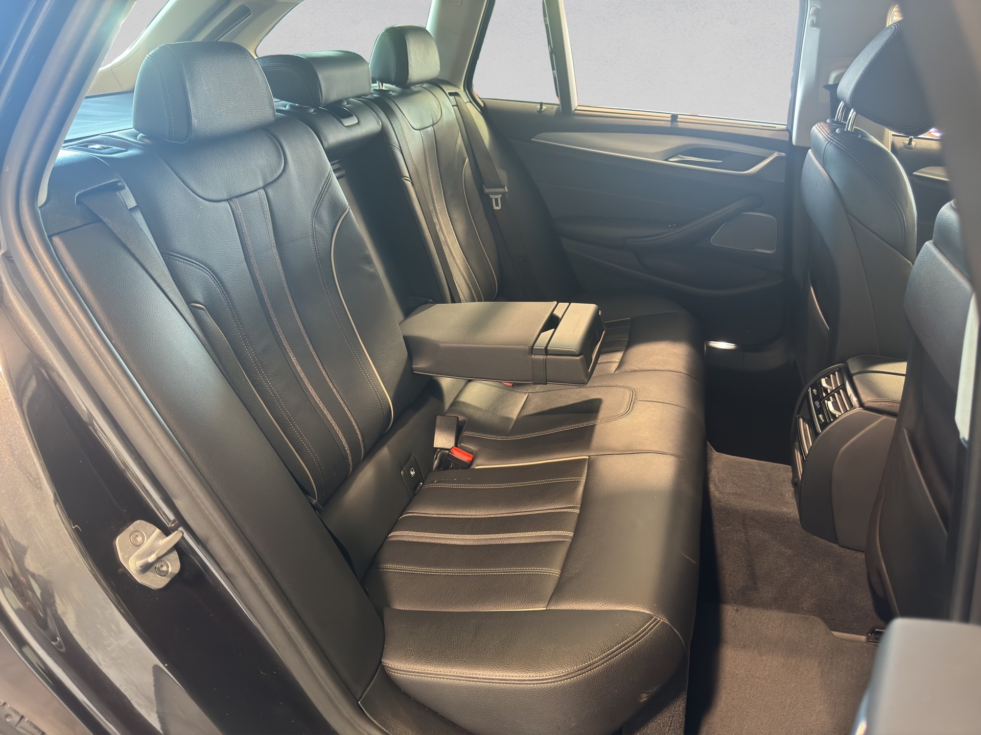 BMW 530d xDrive Touring Sport Line Steptronic-image-20