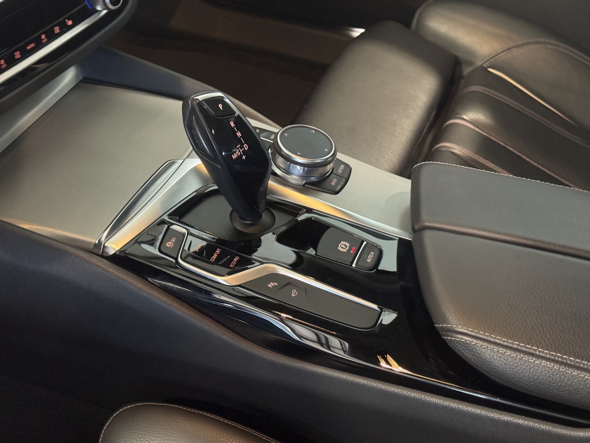 BMW 530d xDrive Touring Sport Line Steptronic-image-13