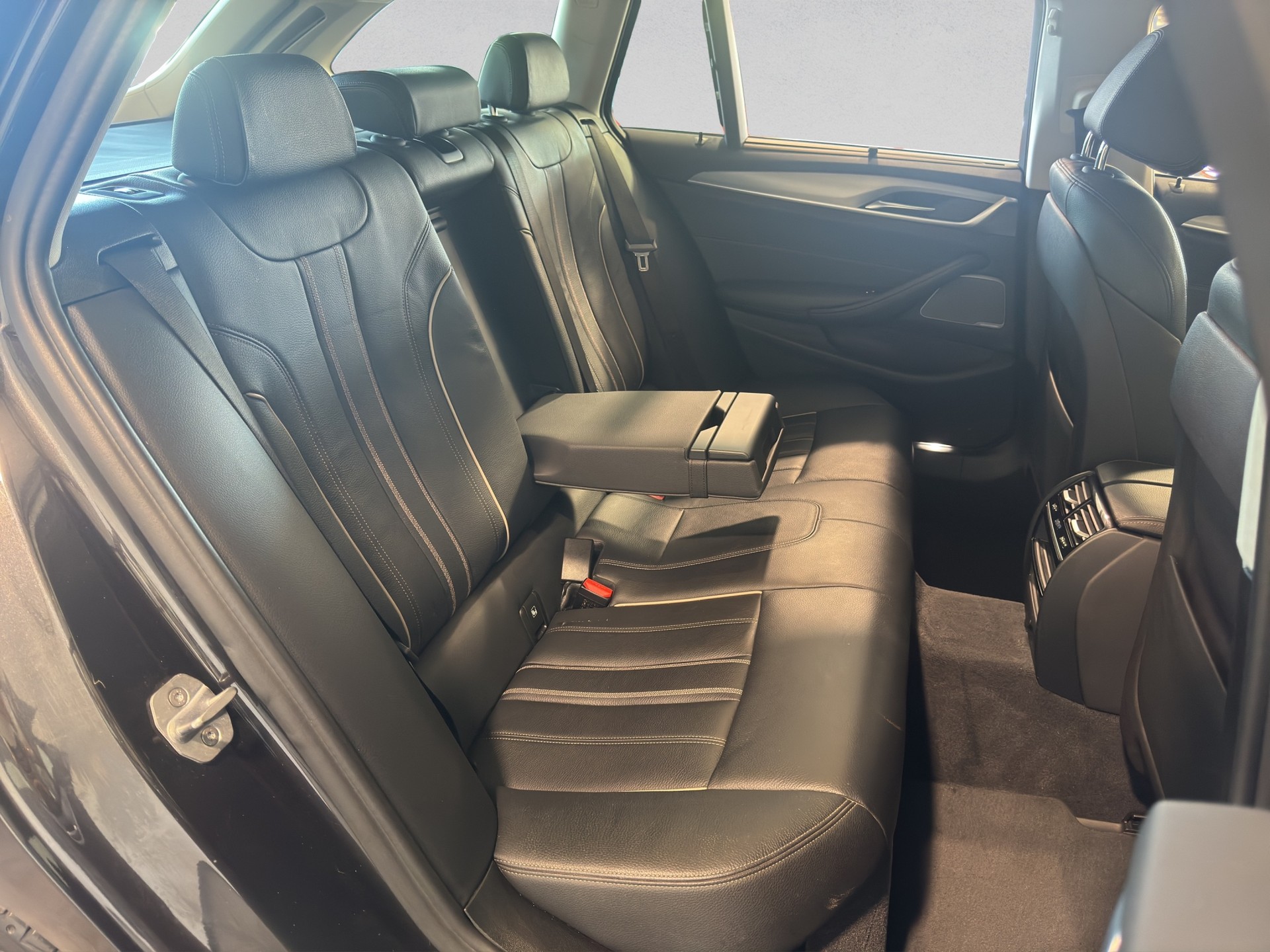 BMW 530d xDrive Touring Sport Line Steptronic-image-17