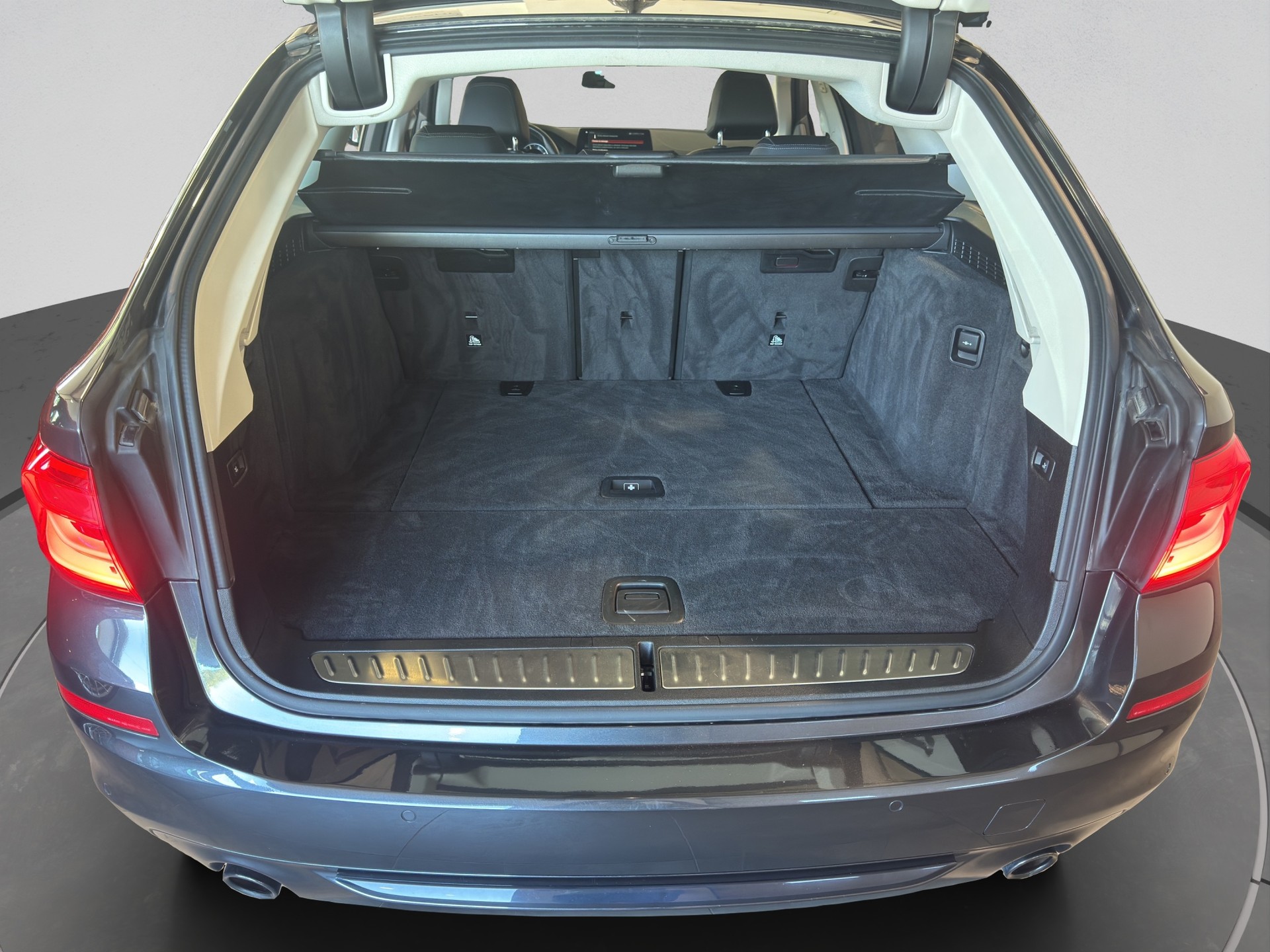 BMW 530d xDrive Touring Sport Line Steptronic-image-16