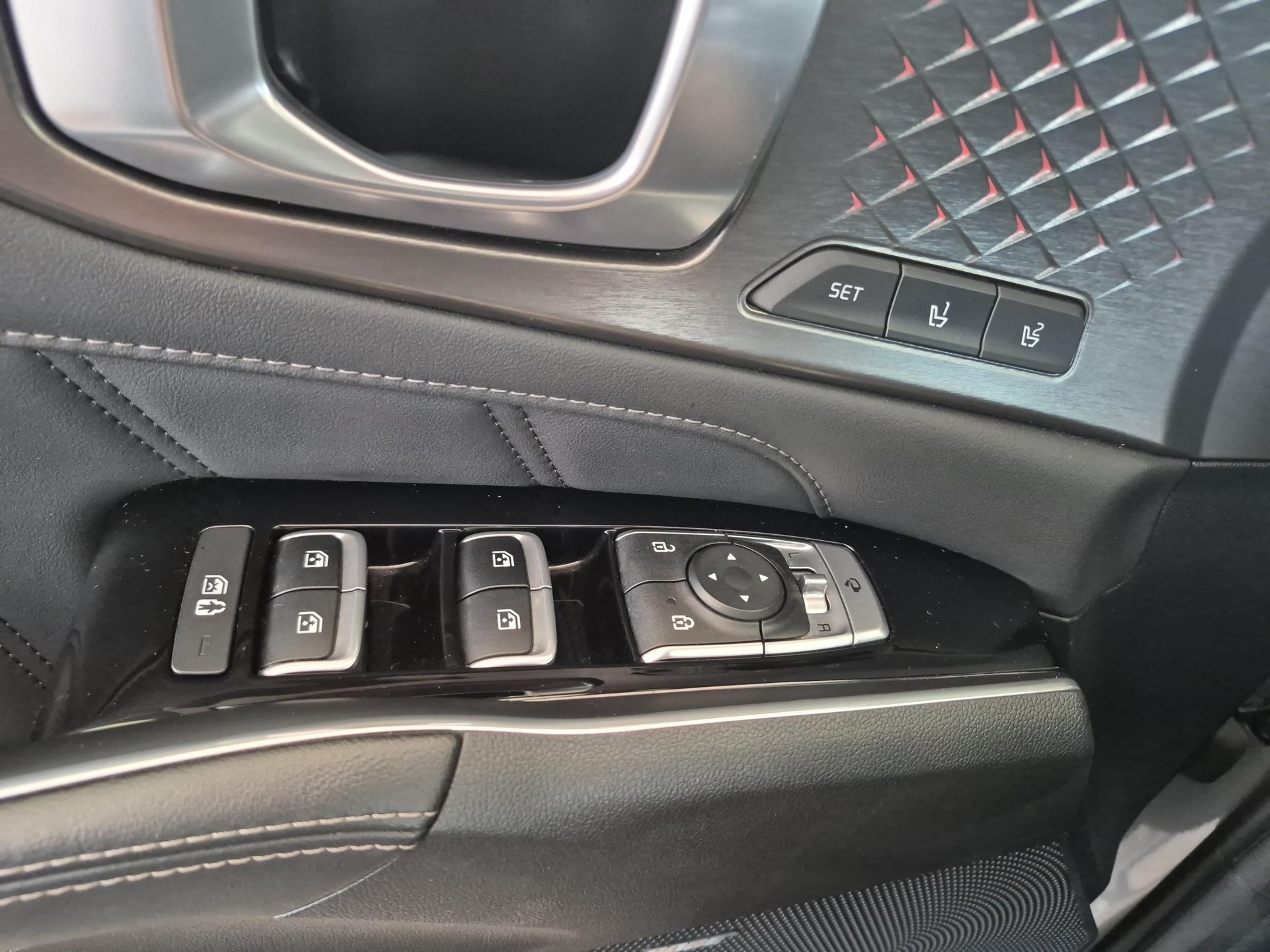 KIA Sorento 1.6 T-GDi Plug-in Hybrid Style 7P / ab 3,99% Leasing bei Abschluss einer Protect Autoversicherung-image-18