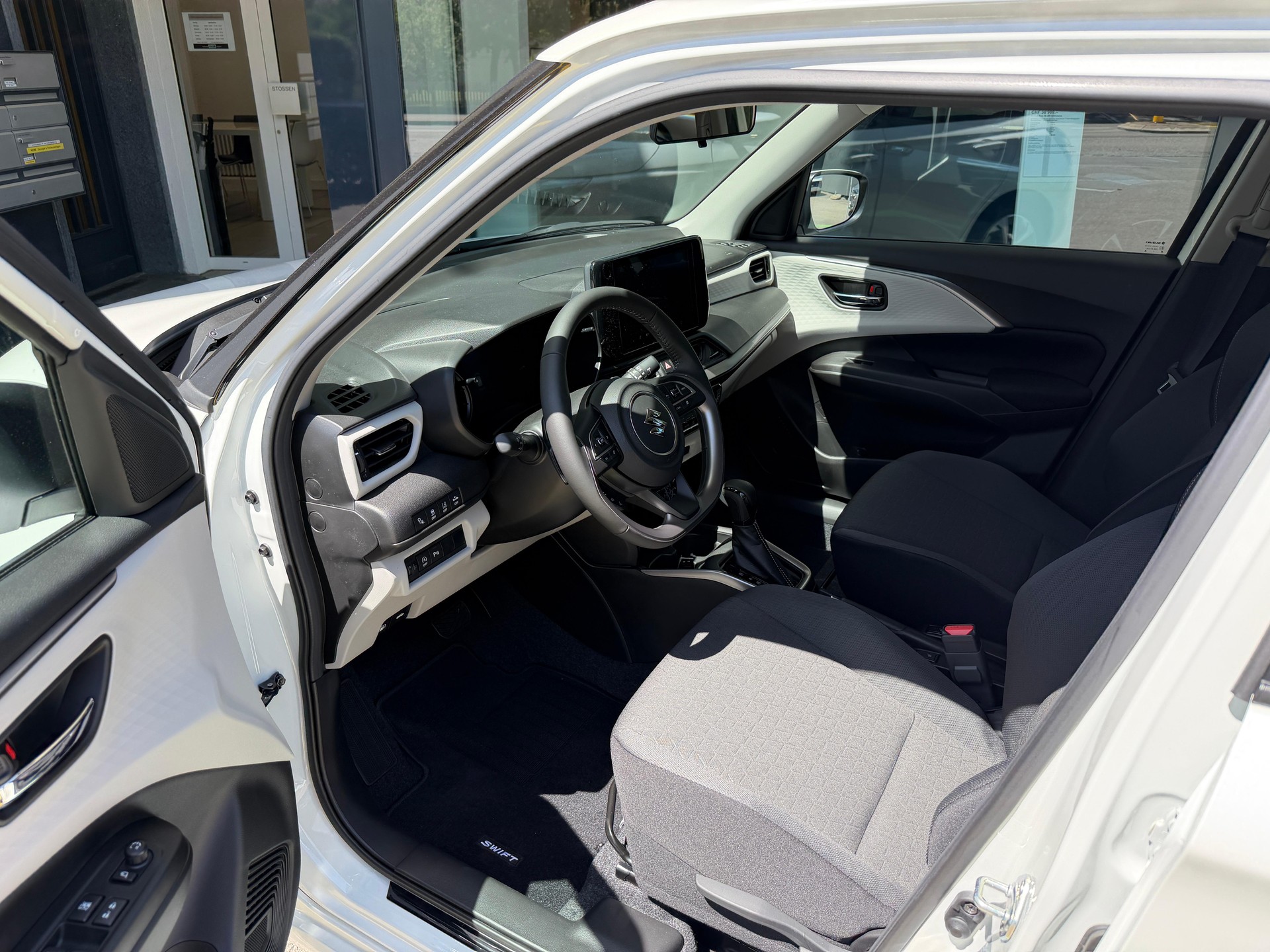 SUZUKI Swift 1.2 Sakura Top Hybrid-image-9