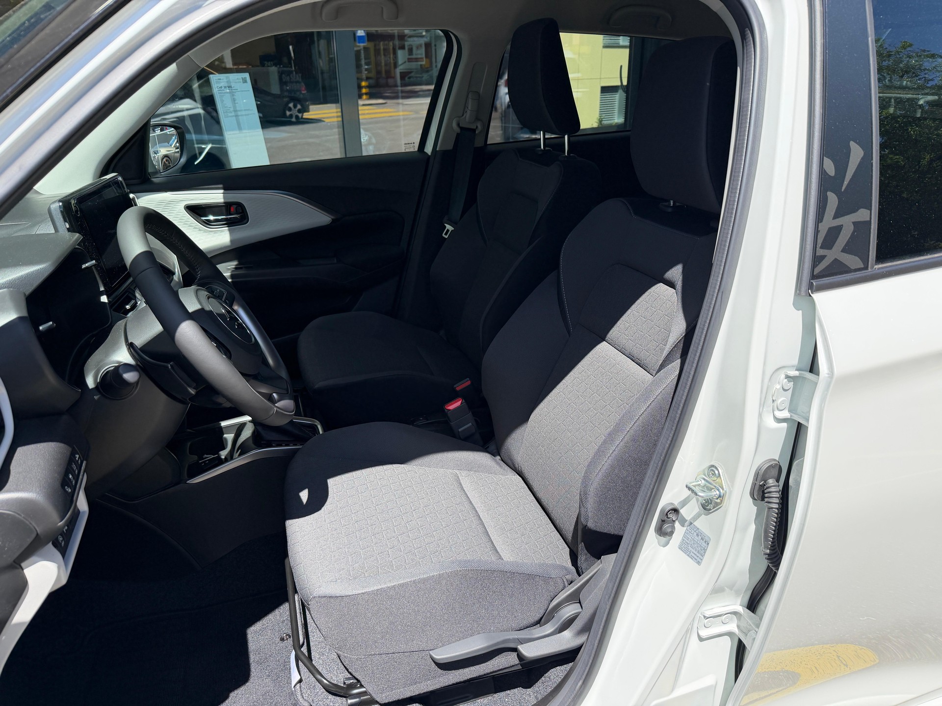 SUZUKI Swift 1.2 Sakura Top Hybrid-image-8