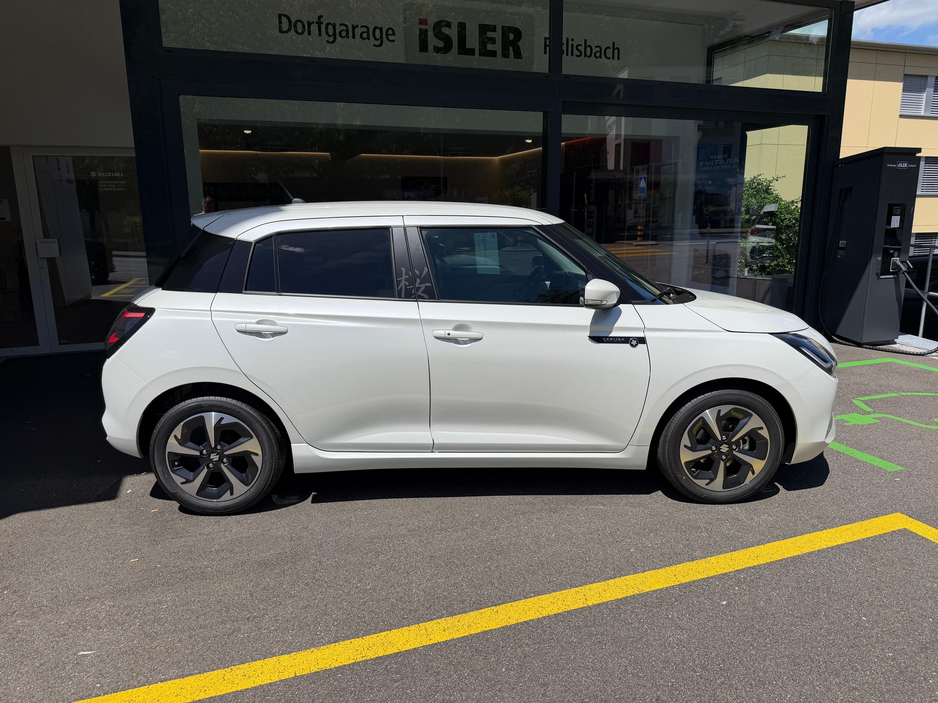 SUZUKI Swift 1.2 Sakura Top Hybrid-image-1