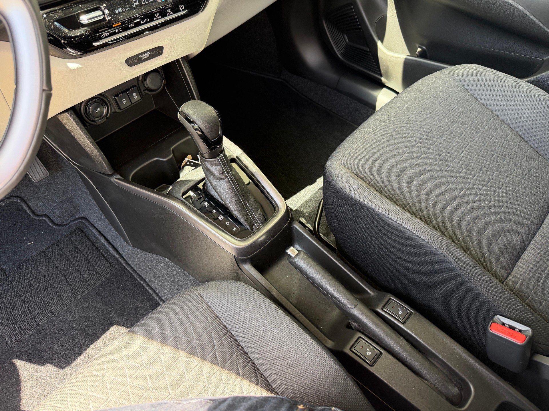 SUZUKI Swift 1.2 Sakura Top Hybrid-image-15