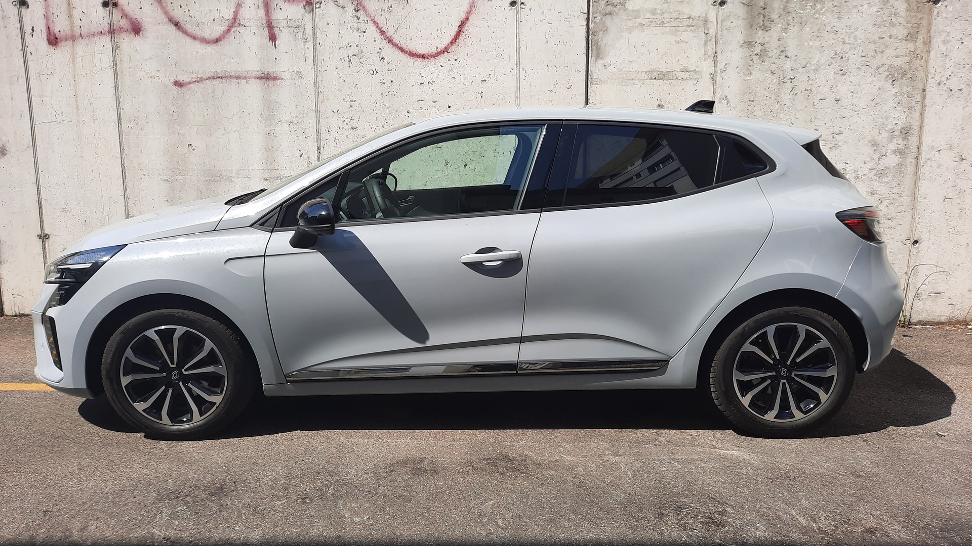 RENAULT Clio 1.0 Techno X-Tronic-image-2