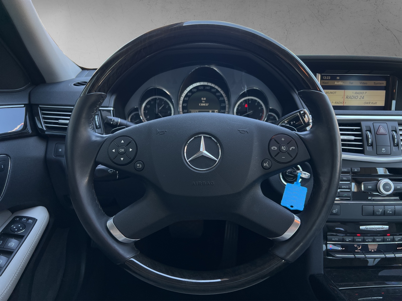 MERCEDES-BENZ E 350 CGI BlueEff Avgarde-image-8