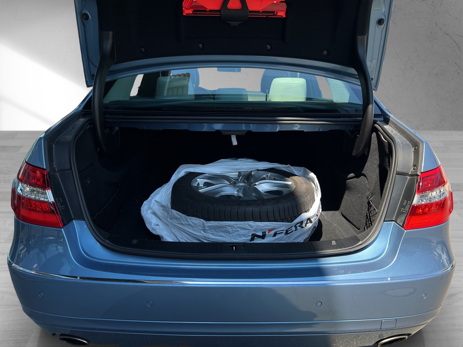 MERCEDES-BENZ E 350 CGI BlueEff Avgarde-image-16