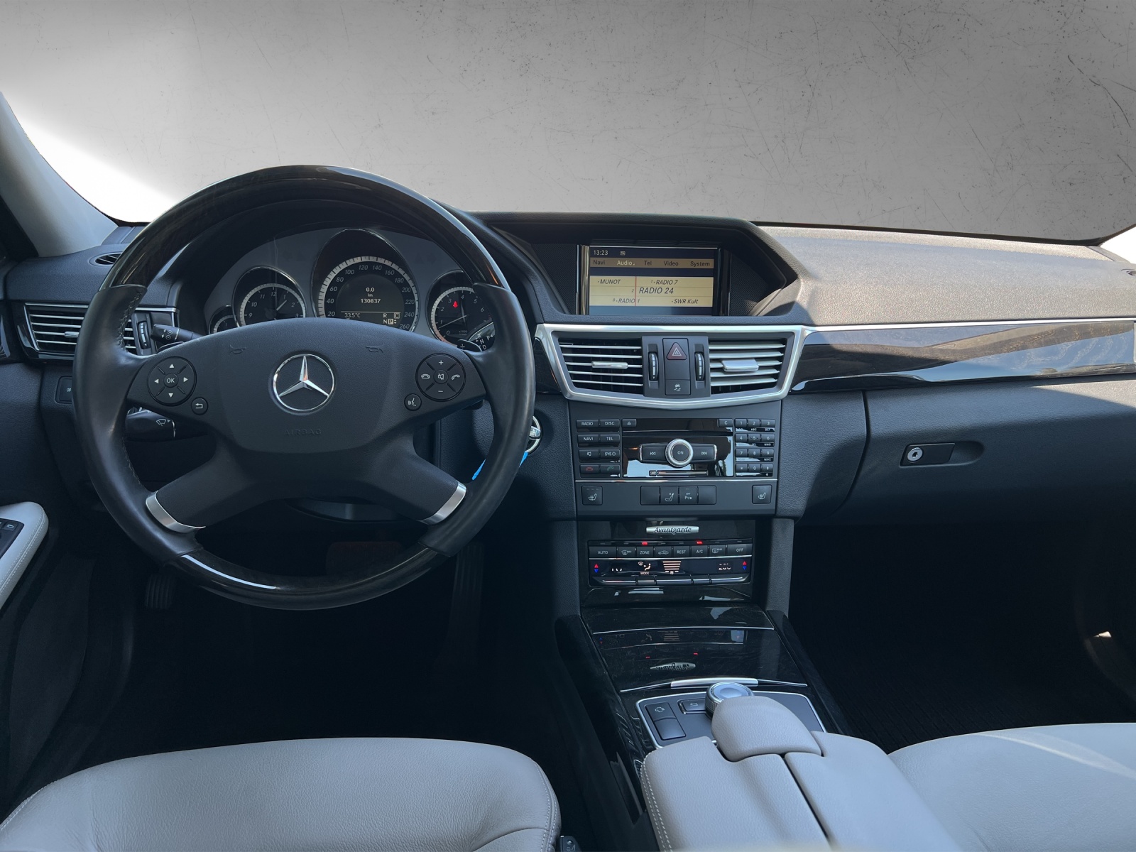 MERCEDES-BENZ E 350 CGI BlueEff Avgarde-image-7