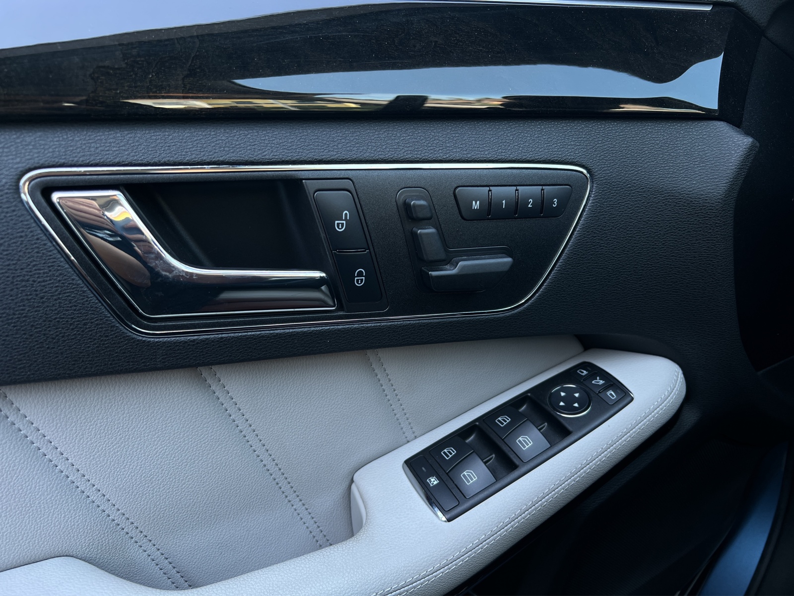 MERCEDES-BENZ E 350 CGI BlueEff Avgarde-image-13