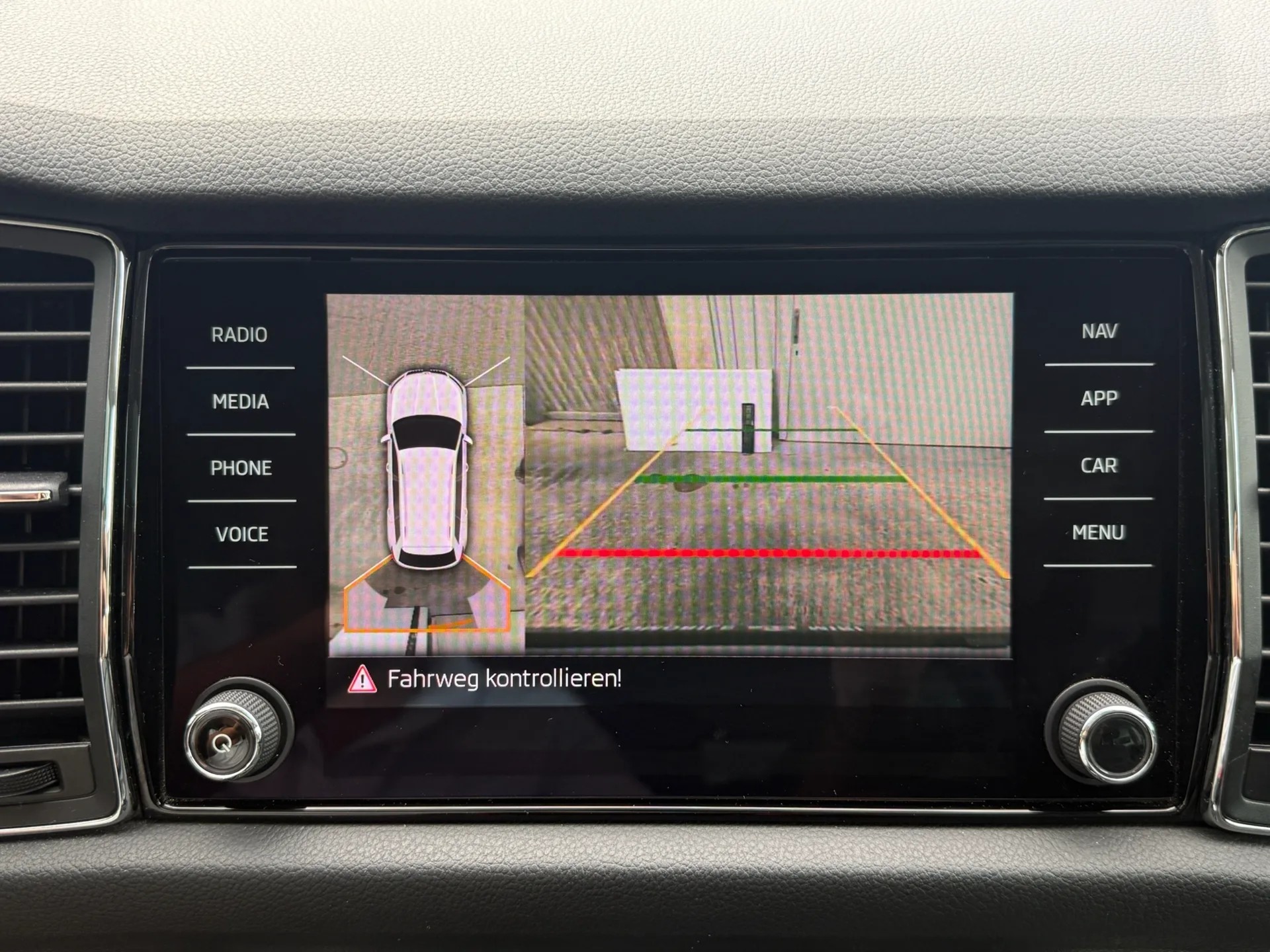 SKODA Kodiaq 2.0 TDI 4x4 DSG 7 Plätzer-image-10