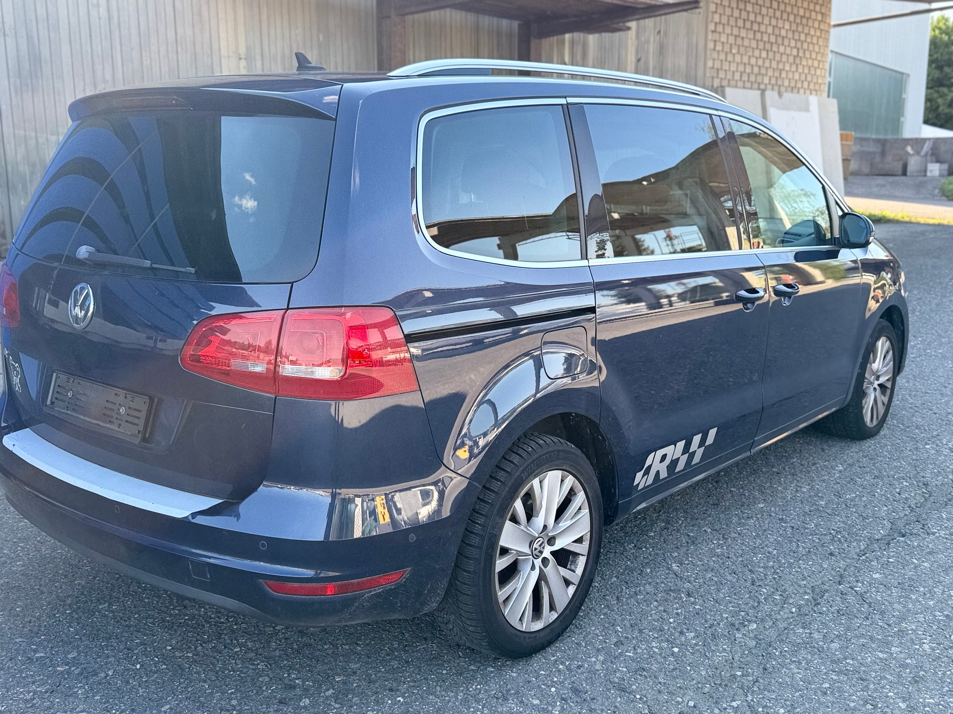 VW Sharan 2.0 TDI BlueMotion Technology Highline DSG-image-2