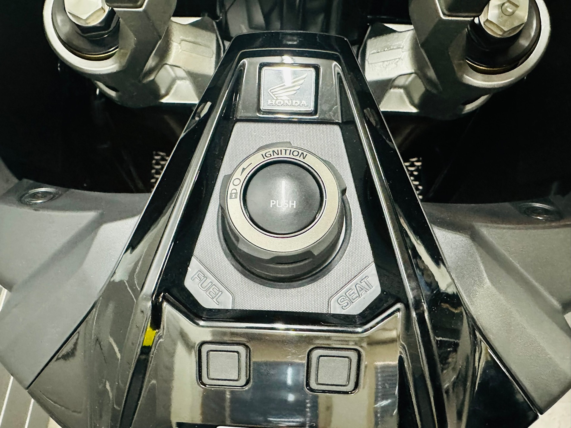 HONDA X-ADV 750-image-10