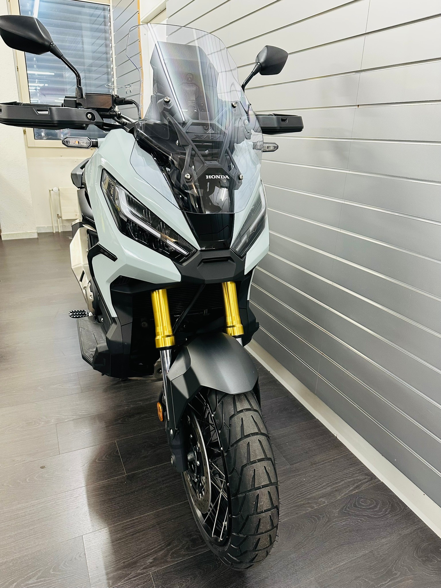 HONDA X-ADV 750-showroom-element-2
