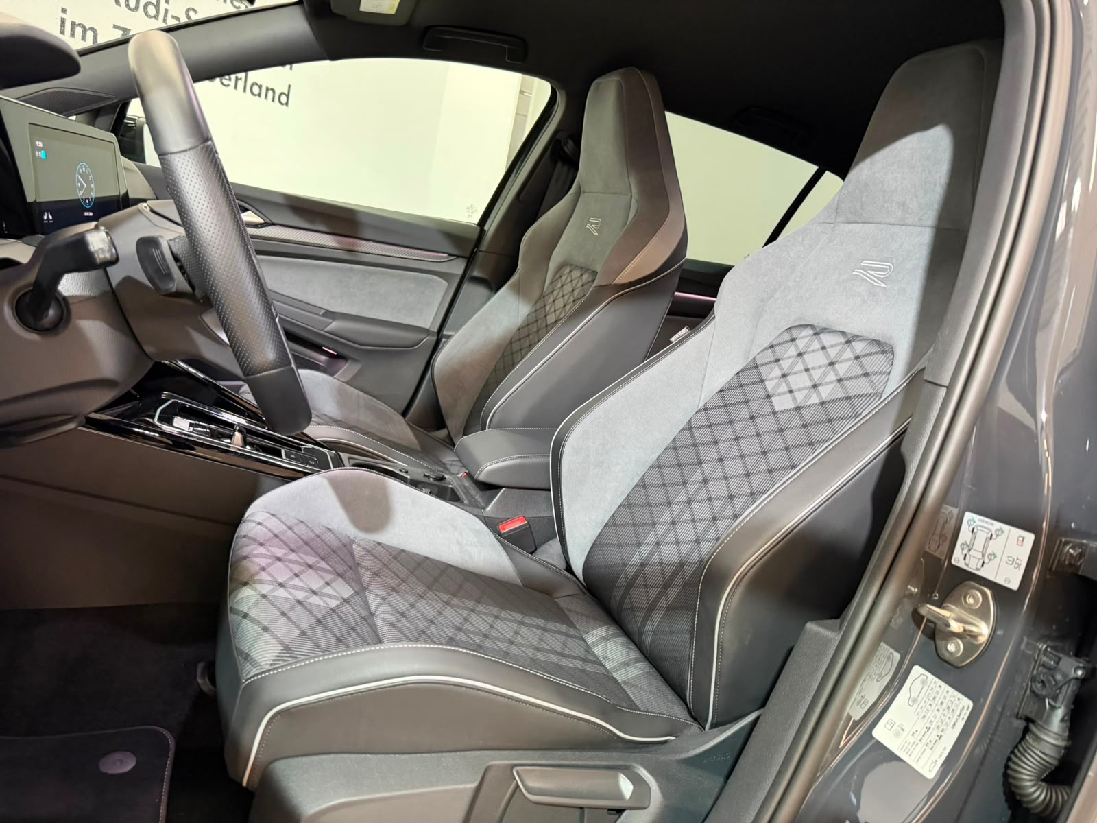 VW Golf 2.0 TSI R-Line DSG 4 Motion-image-5