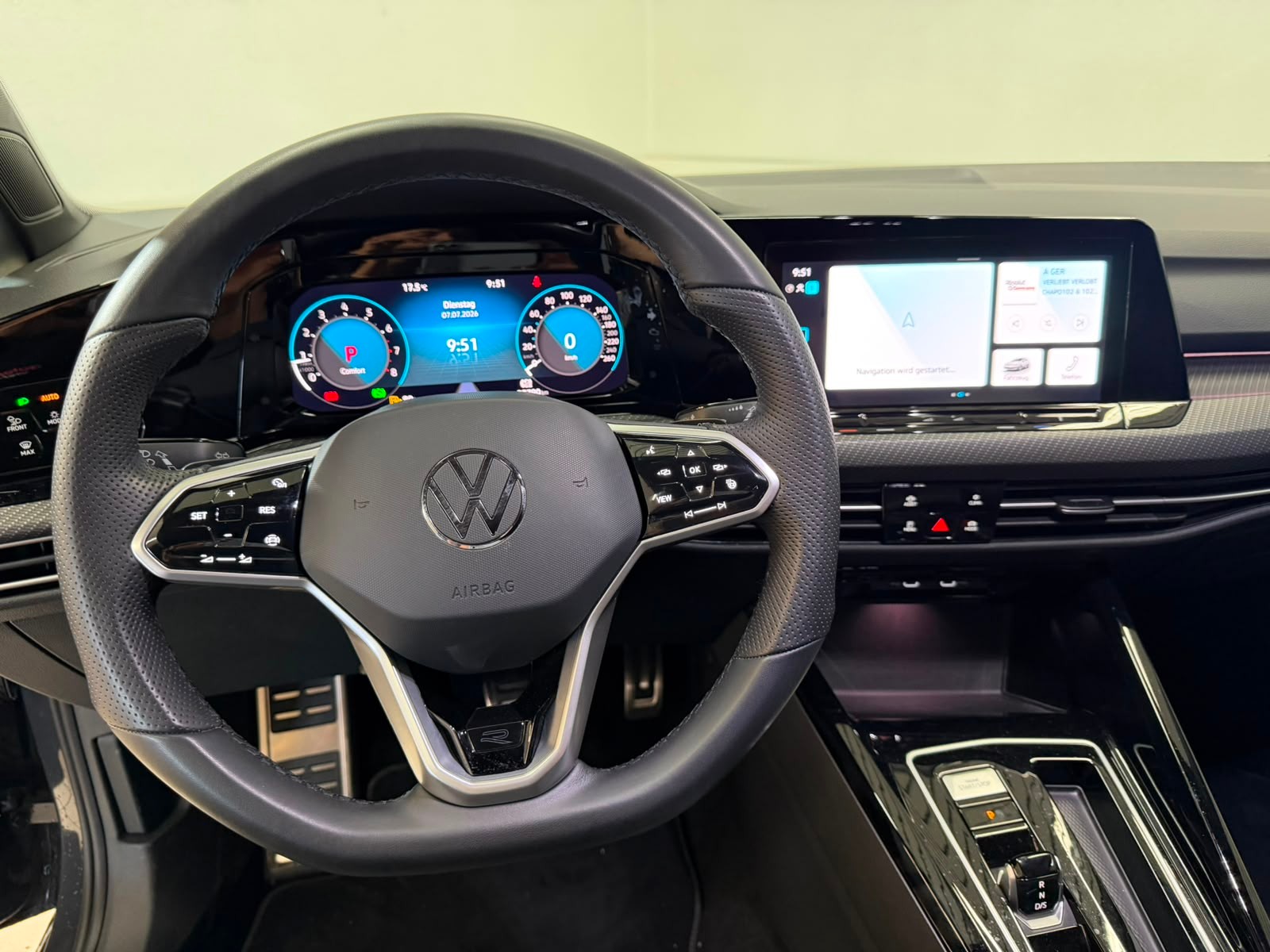 VW Golf 2.0 TSI R-Line DSG 4 Motion-image-8
