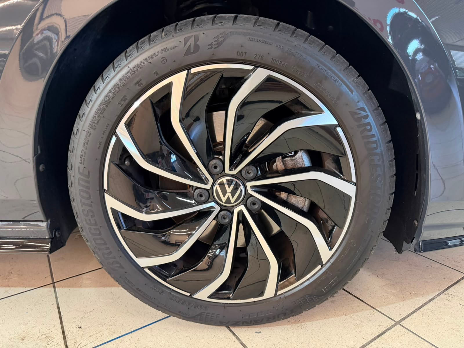 VW Golf 2.0 TSI R-Line DSG 4 Motion-image-4
