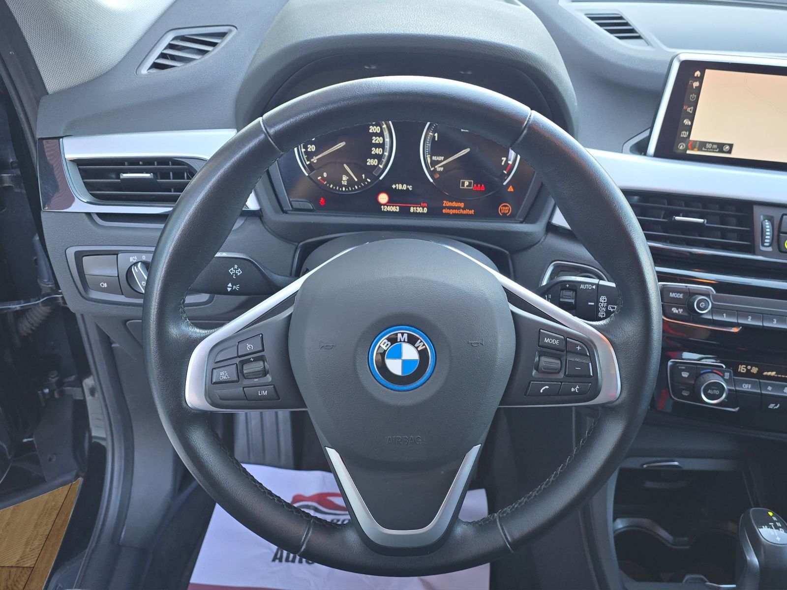 BMW X1 xDrive 25e Steptronic-image-11