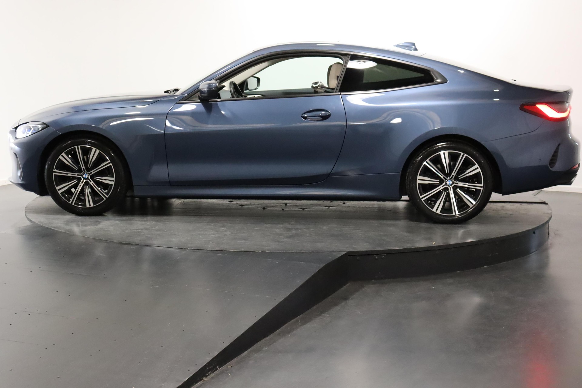 BMW 420i Coupé-image-2