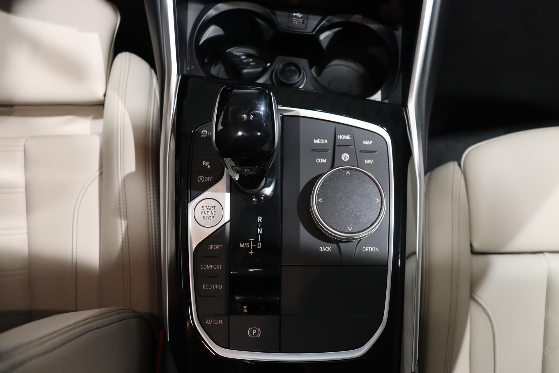 BMW 420i Coupé-image-17