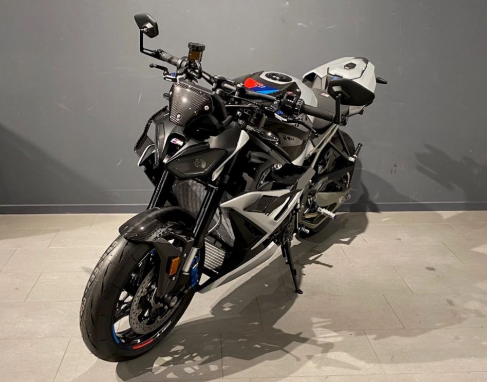 BMW M 1000 R-showroom-element-2