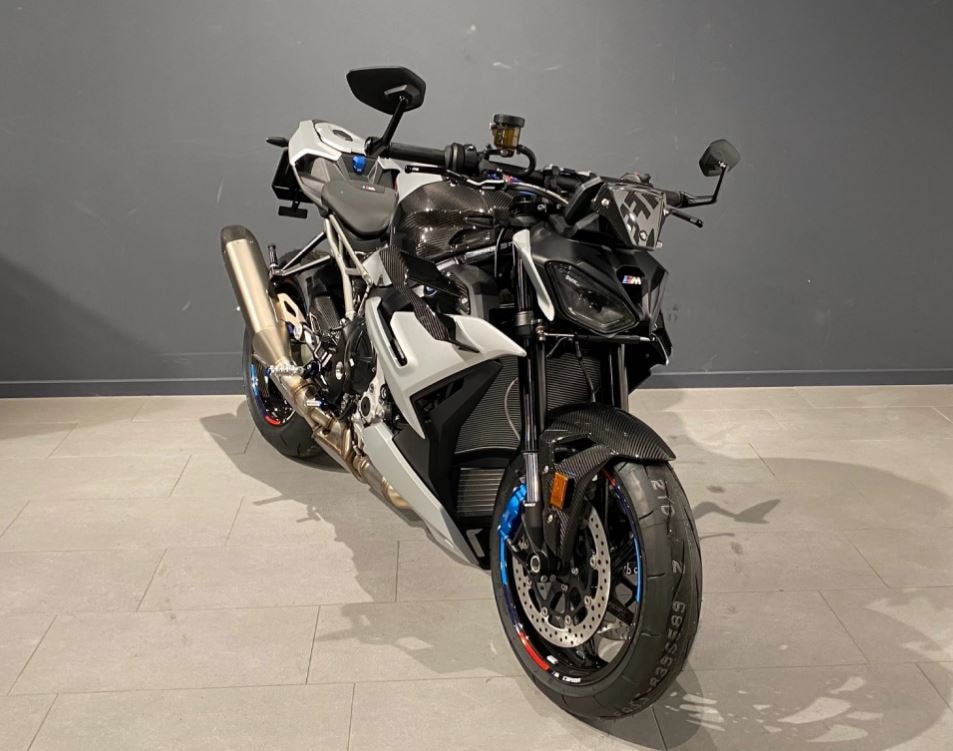 BMW M 1000 R-showroom-element-1