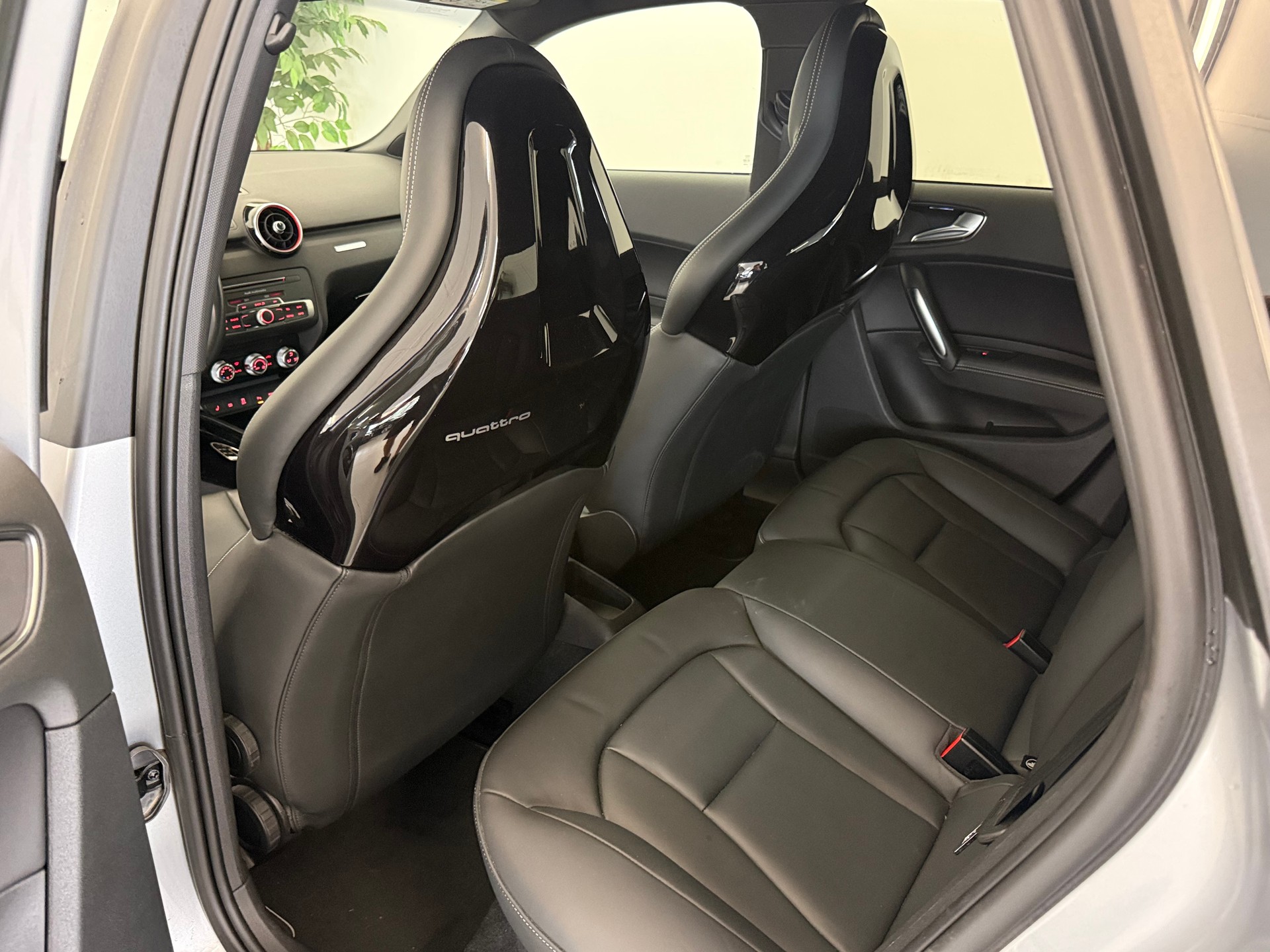 AUDI S1 Sportback 2.0 TFSI quattro-image-9