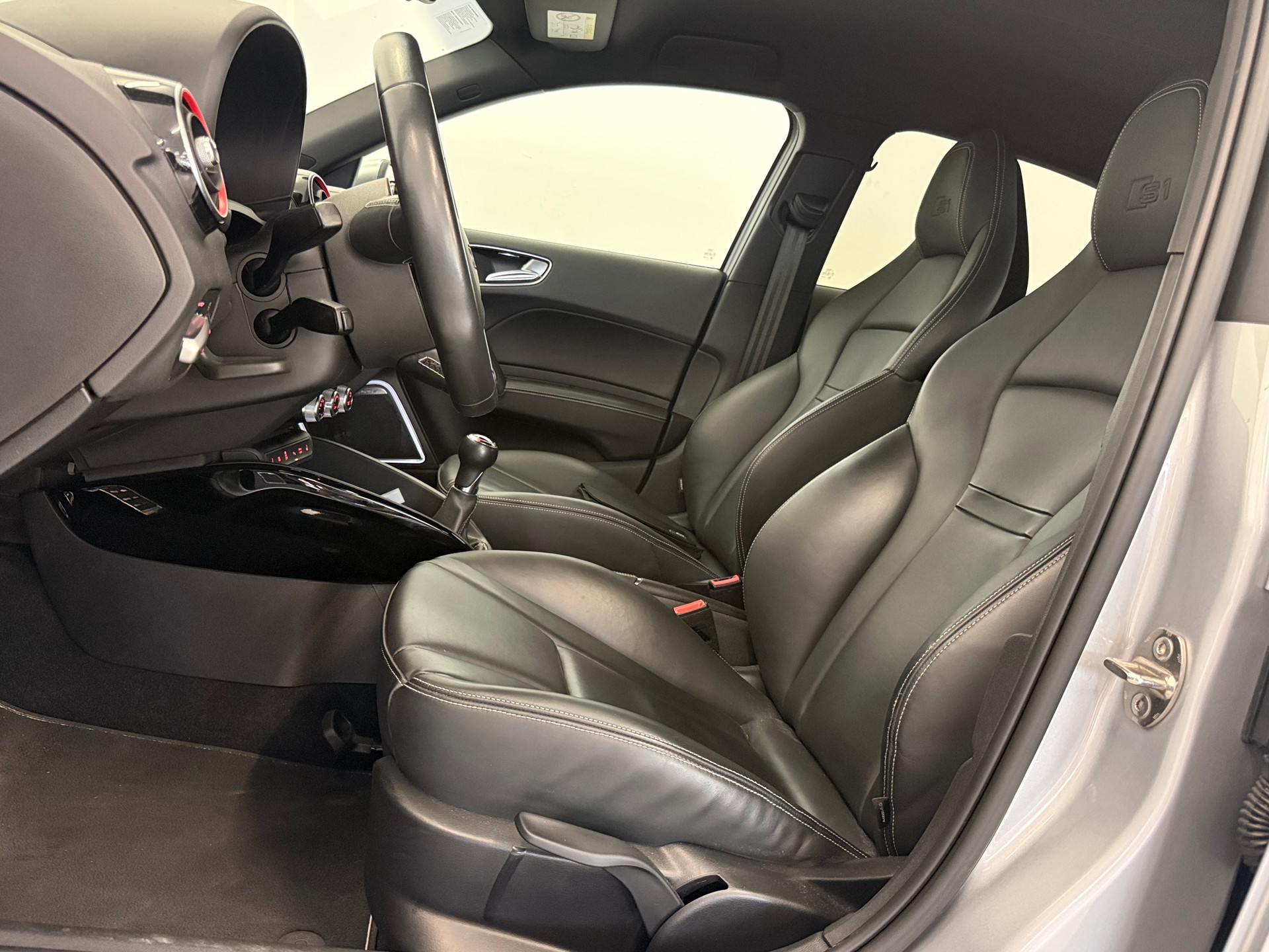 AUDI S1 Sportback 2.0 TFSI quattro-image-8