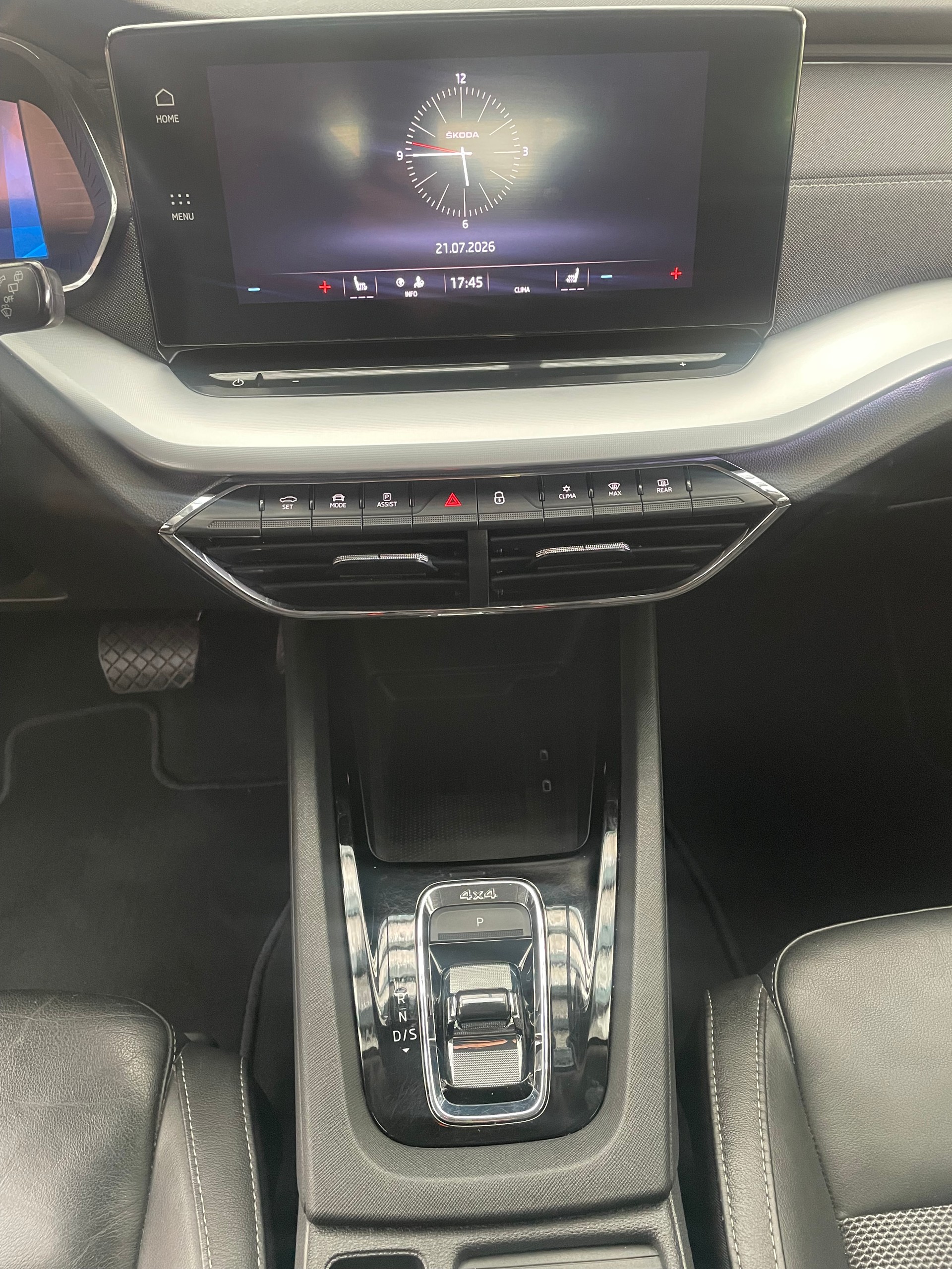 SKODA Octavia Combi 2.0 TDI DSG Style 4x4-image-10