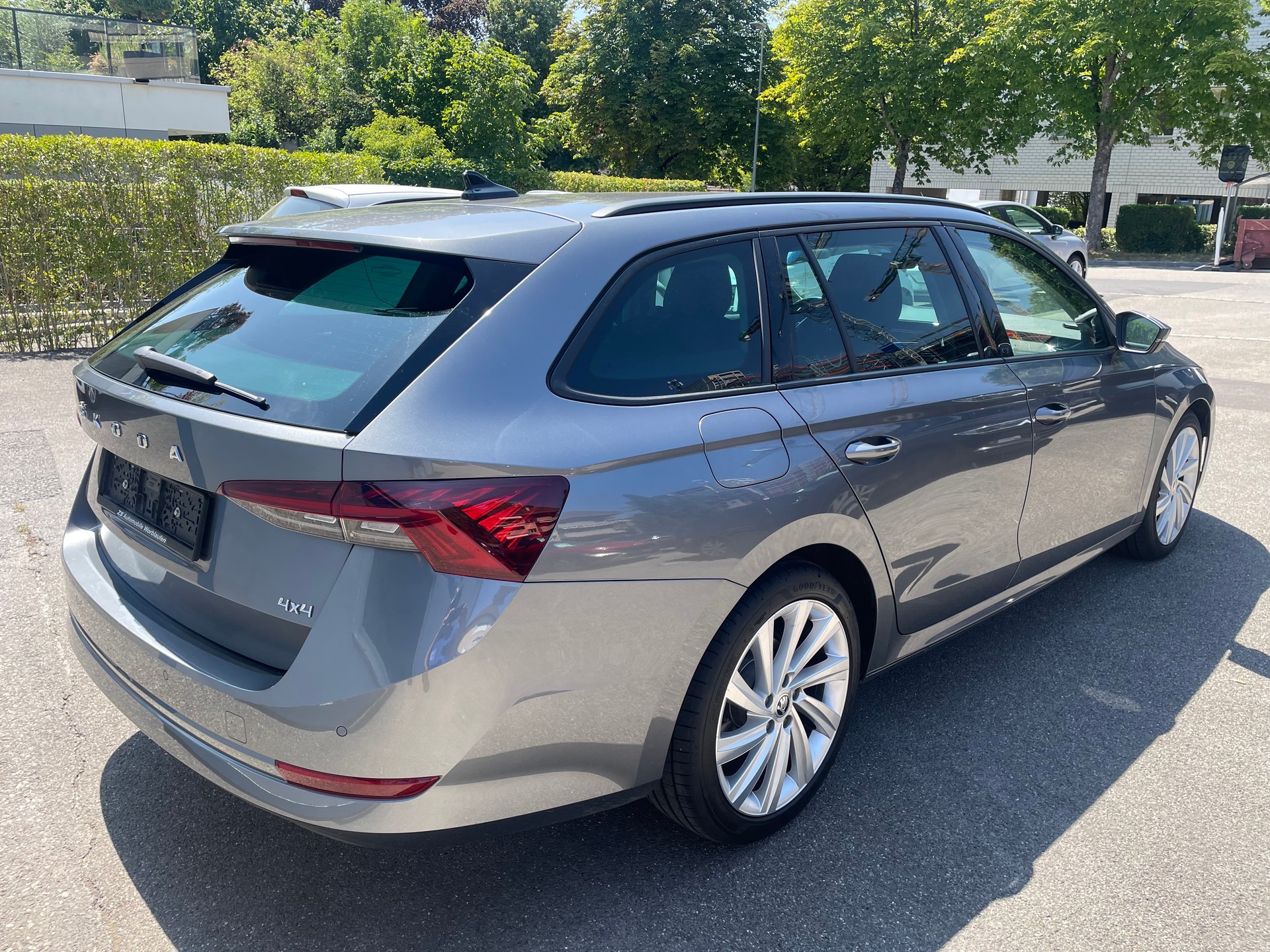 SKODA Octavia Combi 2.0 TDI DSG Style 4x4-image-3