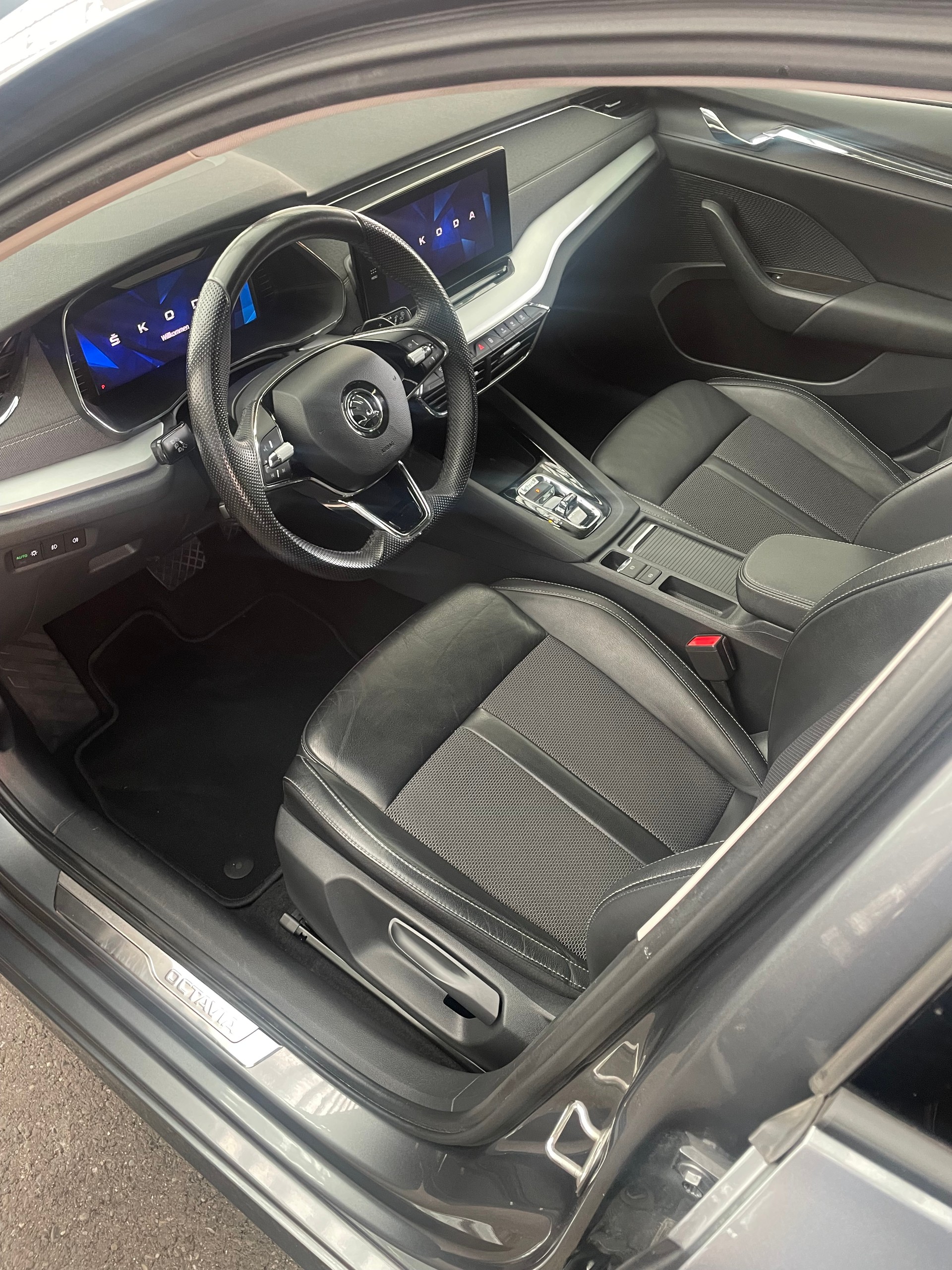 SKODA Octavia Combi 2.0 TDI DSG Style 4x4-image-6