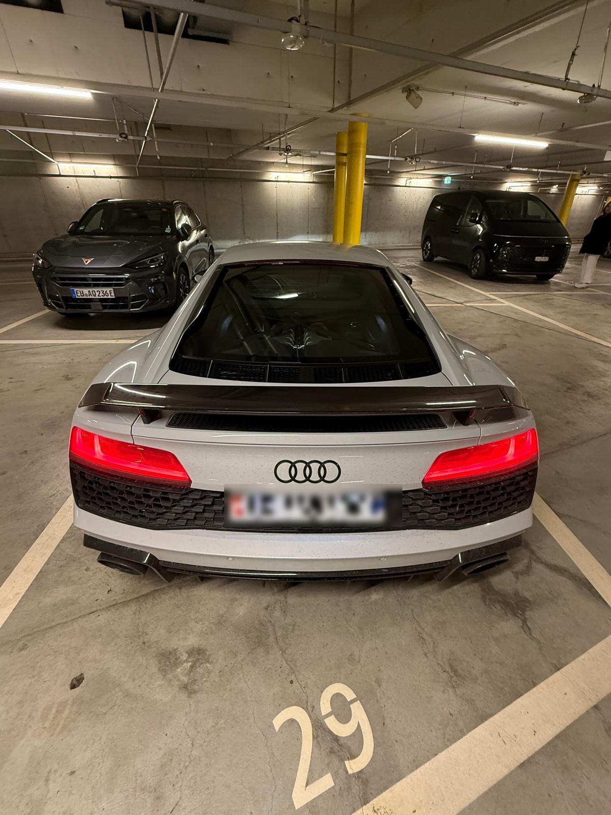 AUDI R8 Spyder performance S-Tronic-image-3
