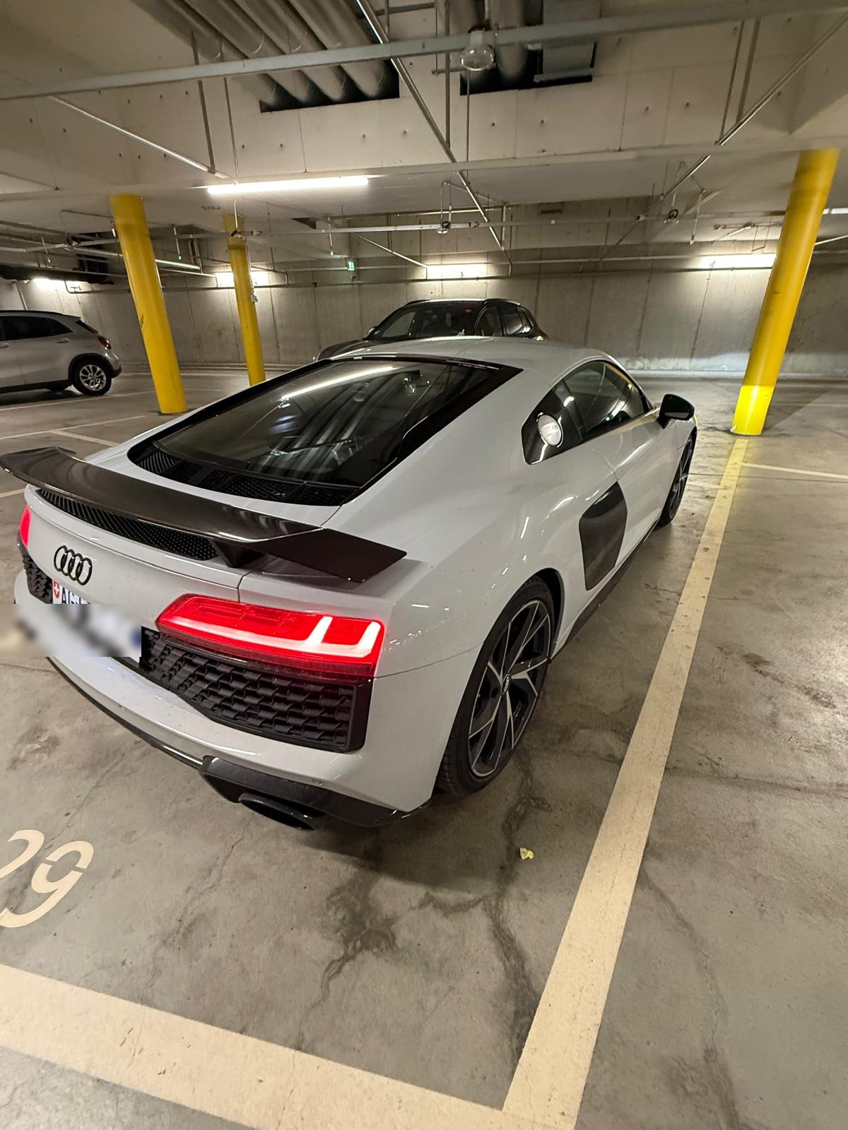 AUDI R8 Spyder performance S-Tronic-image-2