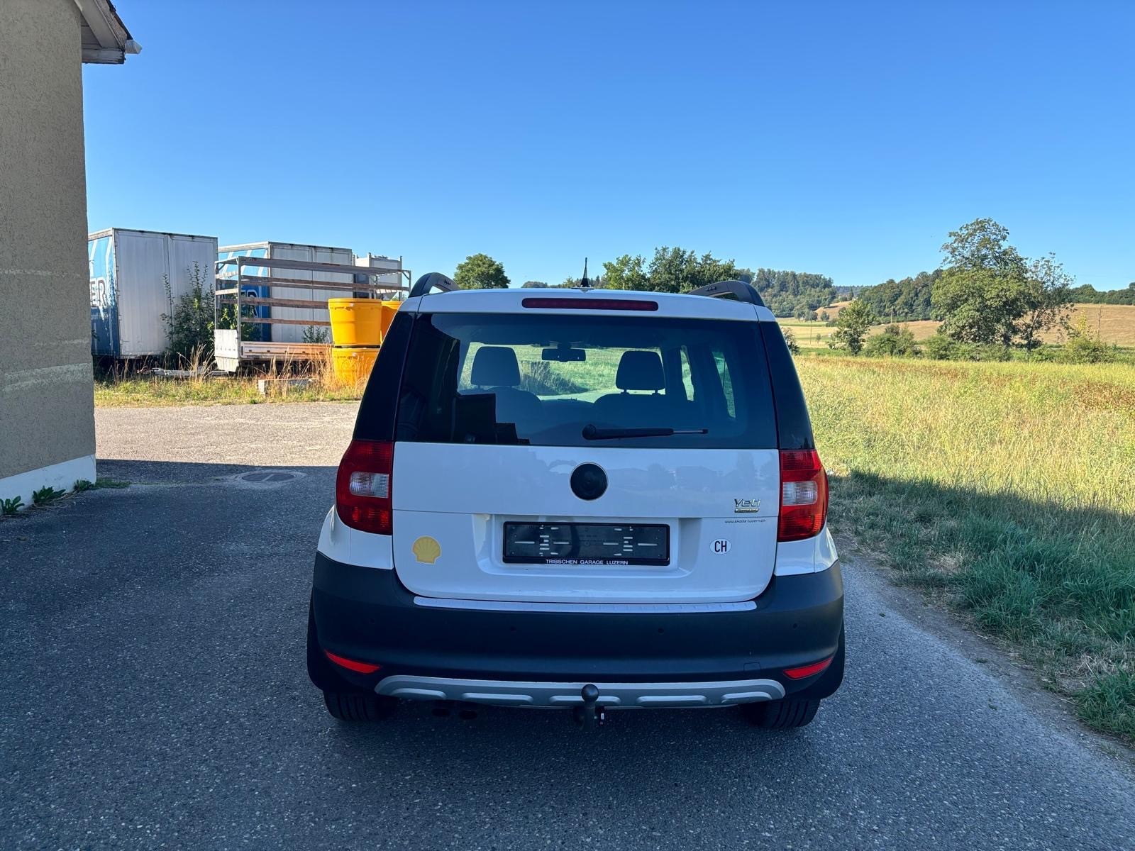 SKODA Yeti 1.6 TDI GL Ambition-image-7