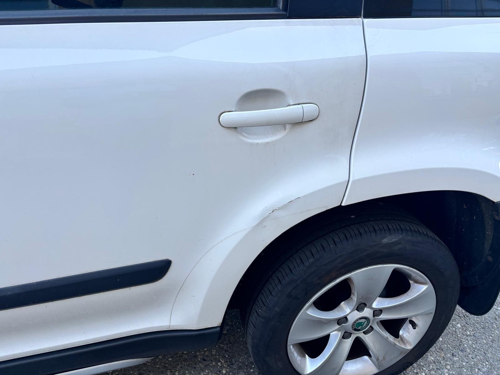 SKODA Yeti 1.6 TDI GL Ambition-image-12