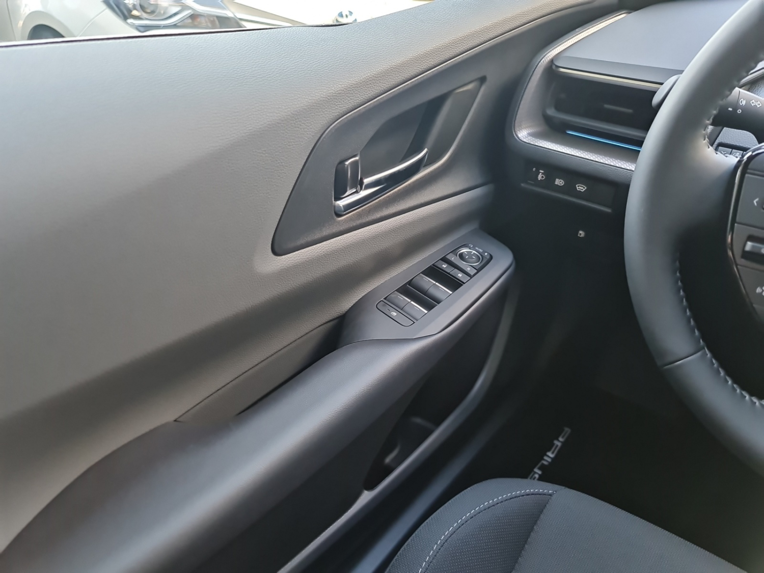 TOYOTA Prius 2.0 Plug-In-Hybrid Trend-image-11
