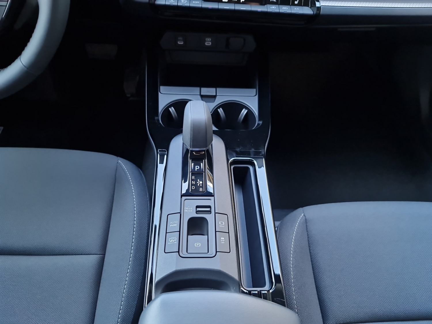 TOYOTA Prius 2.0 Plug-In-Hybrid Trend-image-16